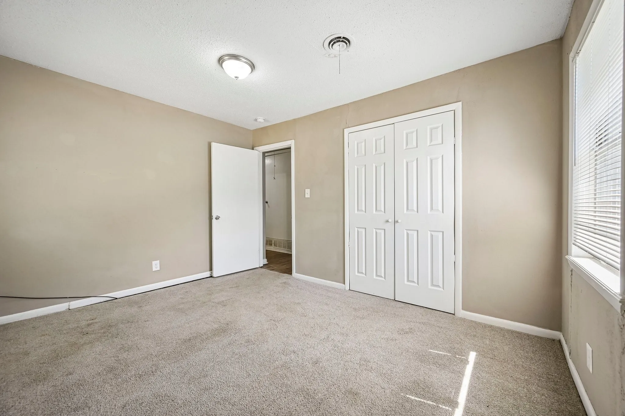 Single Family Residence For Sale in Grayson County , 105 S Hickory Avenue, Denison, Texas 75020, 3 Bedroom, 2 Bathroom, Garage spaces, 1,241 Sqft, built in 1964, mls#21368598, Real Estate Agent in Denison, Homes For Sale in Grayson county, Homes For Sale in Denison, Realtor in Denison Texas, Real Estate Brokerage Independent Realty Texas, Luminita Cordes Realtor