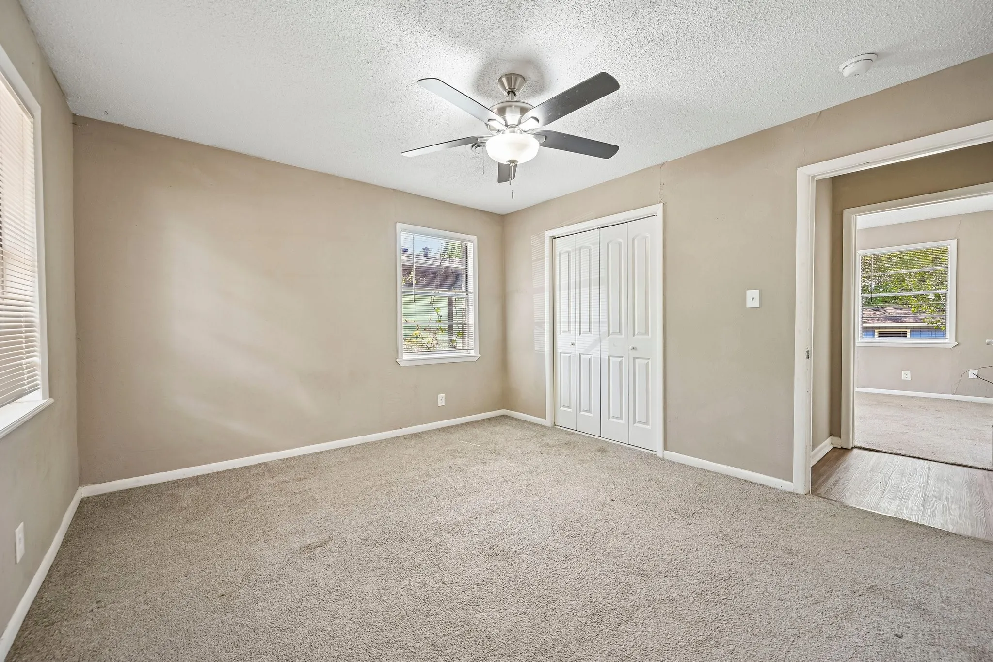 Single Family Residence For Sale in Grayson County , 105 S Hickory Avenue, Denison, Texas 75020, 3 Bedroom, 2 Bathroom, Garage spaces, 1,241 Sqft, built in 1964, mls#21368598, Real Estate Agent in Denison, Homes For Sale in Grayson county, Homes For Sale in Denison, Realtor in Denison Texas, Real Estate Brokerage Independent Realty Texas, Luminita Cordes Realtor