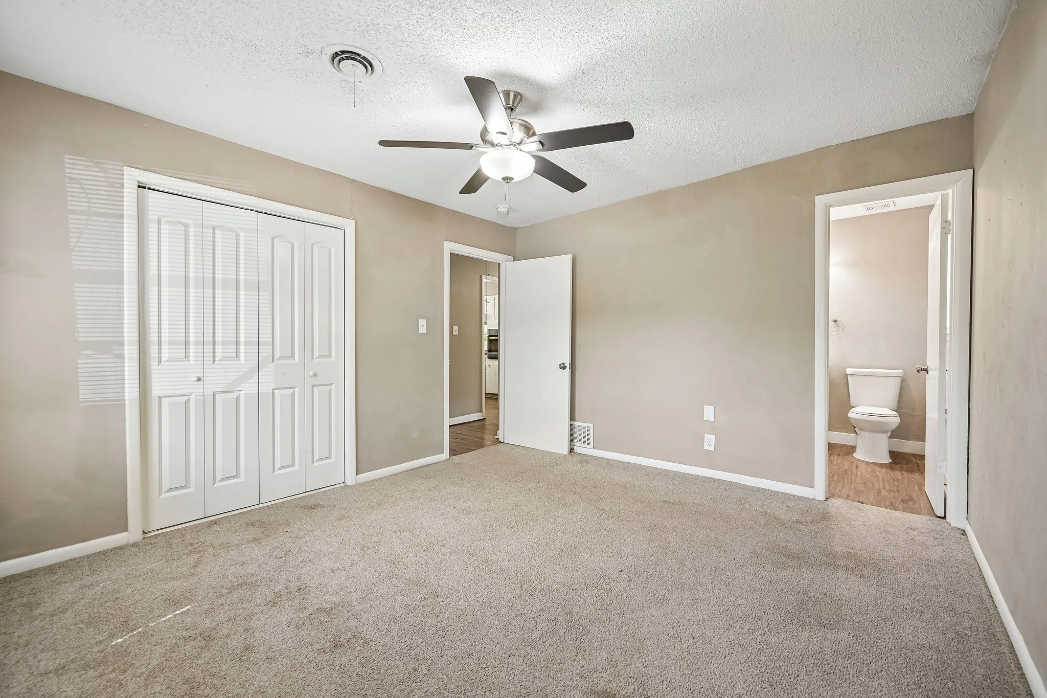 Single Family Residence For Sale in Grayson County , 105 S Hickory Avenue, Denison, Texas 75020, 3 Bedroom, 2 Bathroom, Garage spaces, 1,241 Sqft, built in 1964, mls#21368598, Real Estate Agent in Denison, Homes For Sale in Grayson county, Homes For Sale in Denison, Realtor in Denison Texas, Real Estate Brokerage Independent Realty Texas, Luminita Cordes Realtor