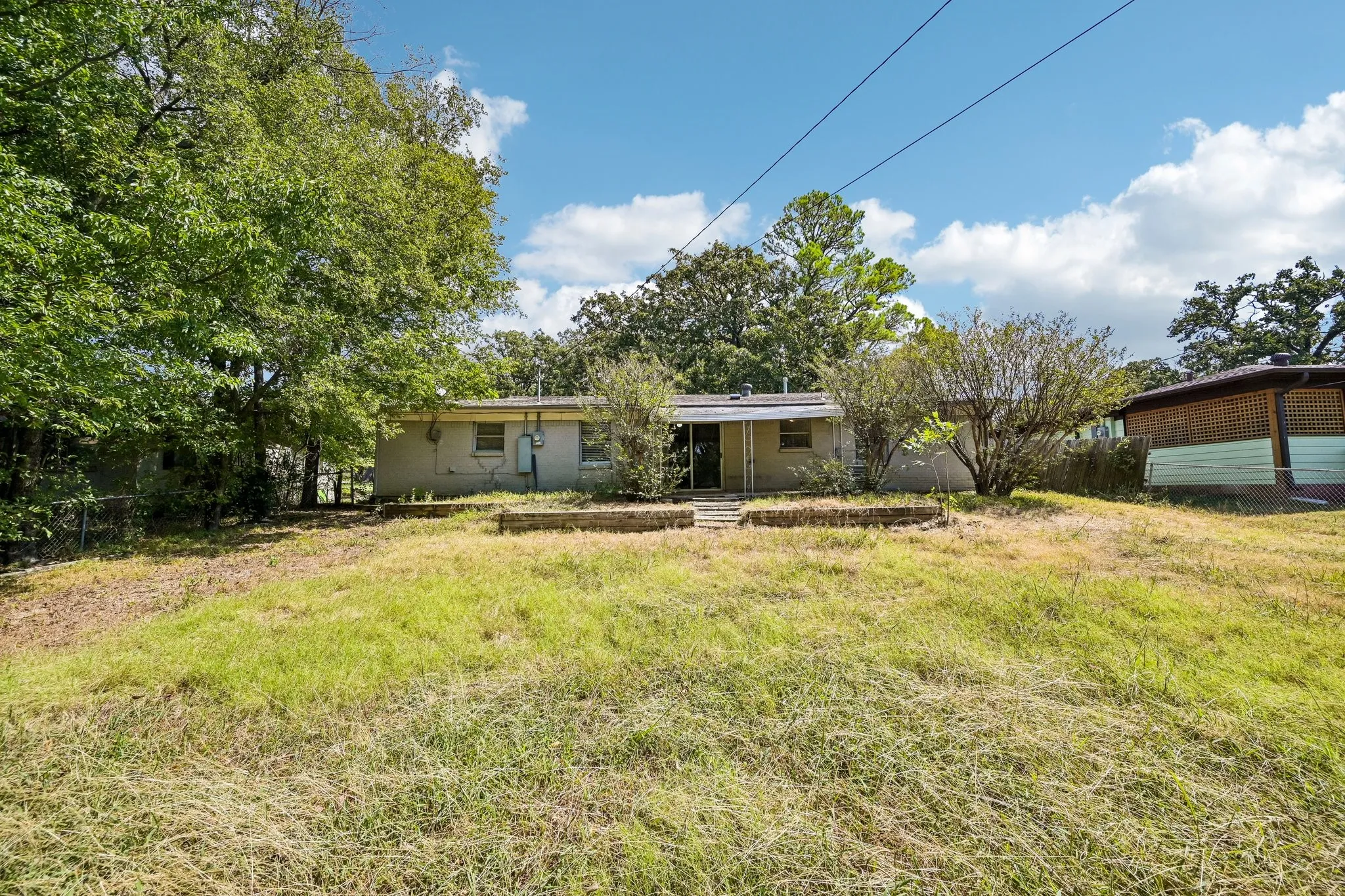 Single Family Residence For Sale in Grayson County , 105 S Hickory Avenue, Denison, Texas 75020, 3 Bedroom, 2 Bathroom, Garage spaces, 1,241 Sqft, built in 1964, mls#21368598, Real Estate Agent in Denison, Homes For Sale in Grayson county, Homes For Sale in Denison, Realtor in Denison Texas, Real Estate Brokerage Independent Realty Texas, Luminita Cordes Realtor