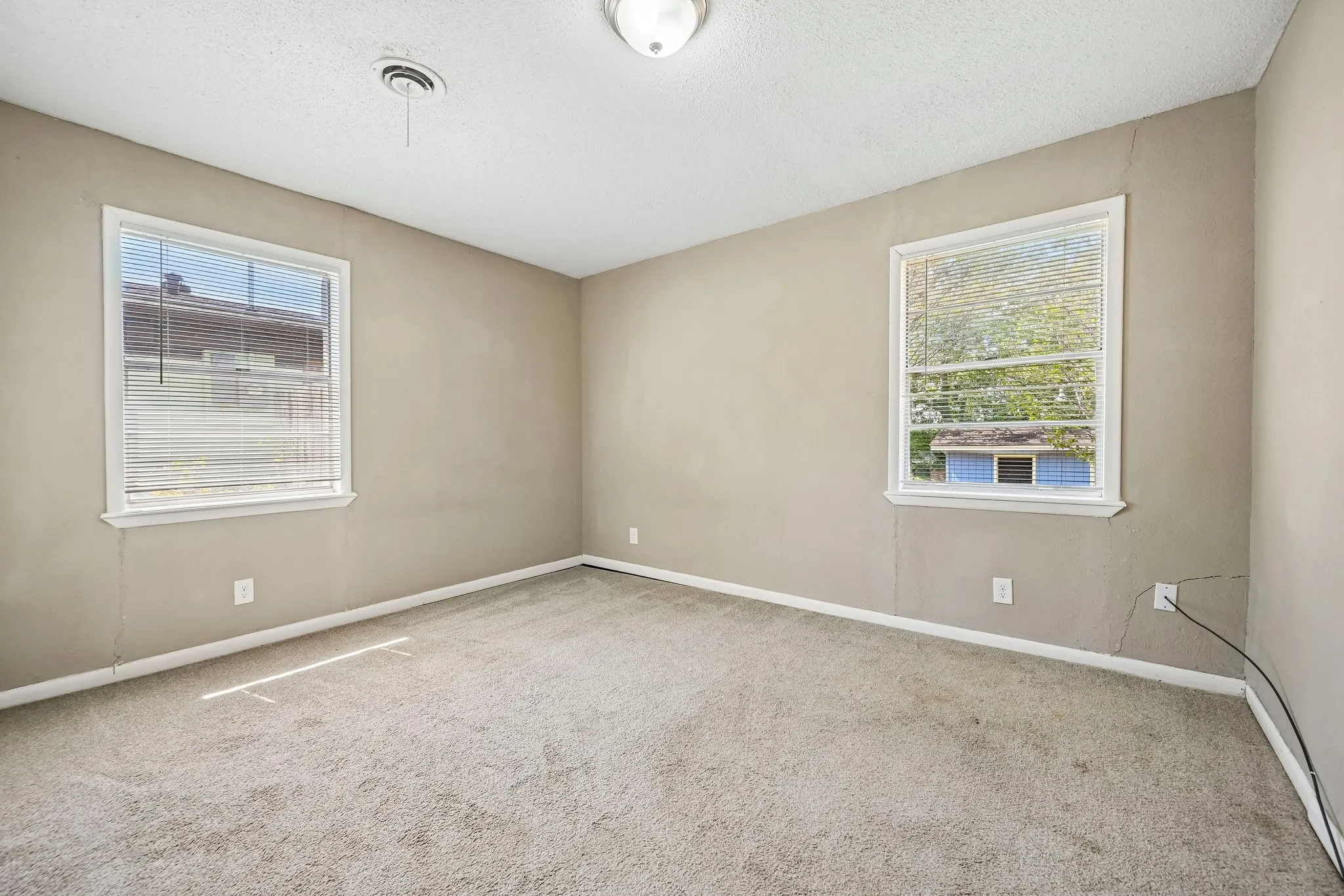 Single Family Residence For Sale in Grayson County , 105 S Hickory Avenue, Denison, Texas 75020, 3 Bedroom, 2 Bathroom, Garage spaces, 1,241 Sqft, built in 1964, mls#21368598, Real Estate Agent in Denison, Homes For Sale in Grayson county, Homes For Sale in Denison, Realtor in Denison Texas, Real Estate Brokerage Independent Realty Texas, Luminita Cordes Realtor