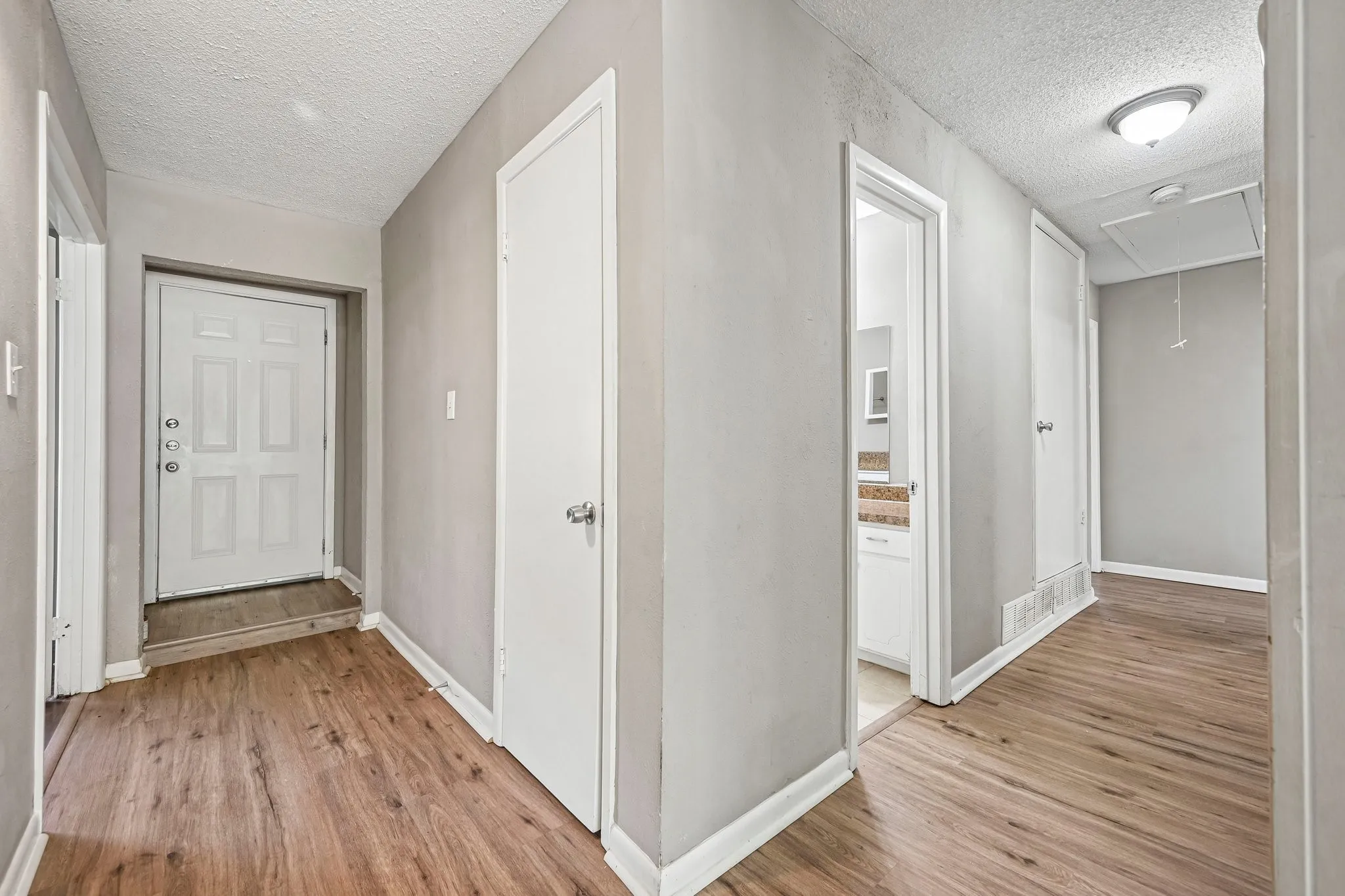 Single Family Residence For Sale in Grayson County , 105 S Hickory Avenue, Denison, Texas 75020, 3 Bedroom, 2 Bathroom, Garage spaces, 1,241 Sqft, built in 1964, mls#21368598, Real Estate Agent in Denison, Homes For Sale in Grayson county, Homes For Sale in Denison, Realtor in Denison Texas, Real Estate Brokerage Independent Realty Texas, Luminita Cordes Realtor