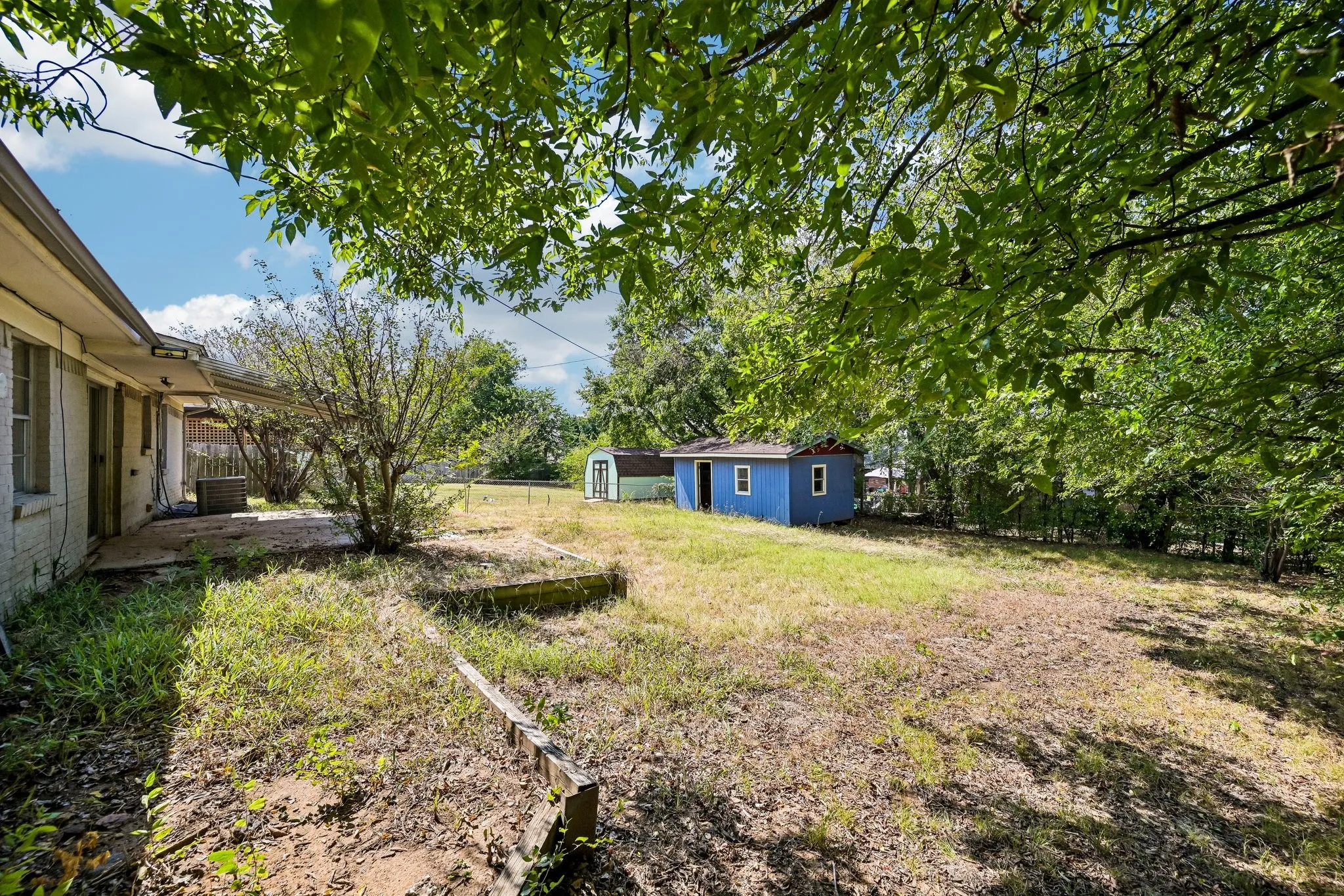 Single Family Residence For Sale in Grayson County , 105 S Hickory Avenue, Denison, Texas 75020, 3 Bedroom, 2 Bathroom, Garage spaces, 1,241 Sqft, built in 1964, mls#21368598, Real Estate Agent in Denison, Homes For Sale in Grayson county, Homes For Sale in Denison, Realtor in Denison Texas, Real Estate Brokerage Independent Realty Texas, Luminita Cordes Realtor