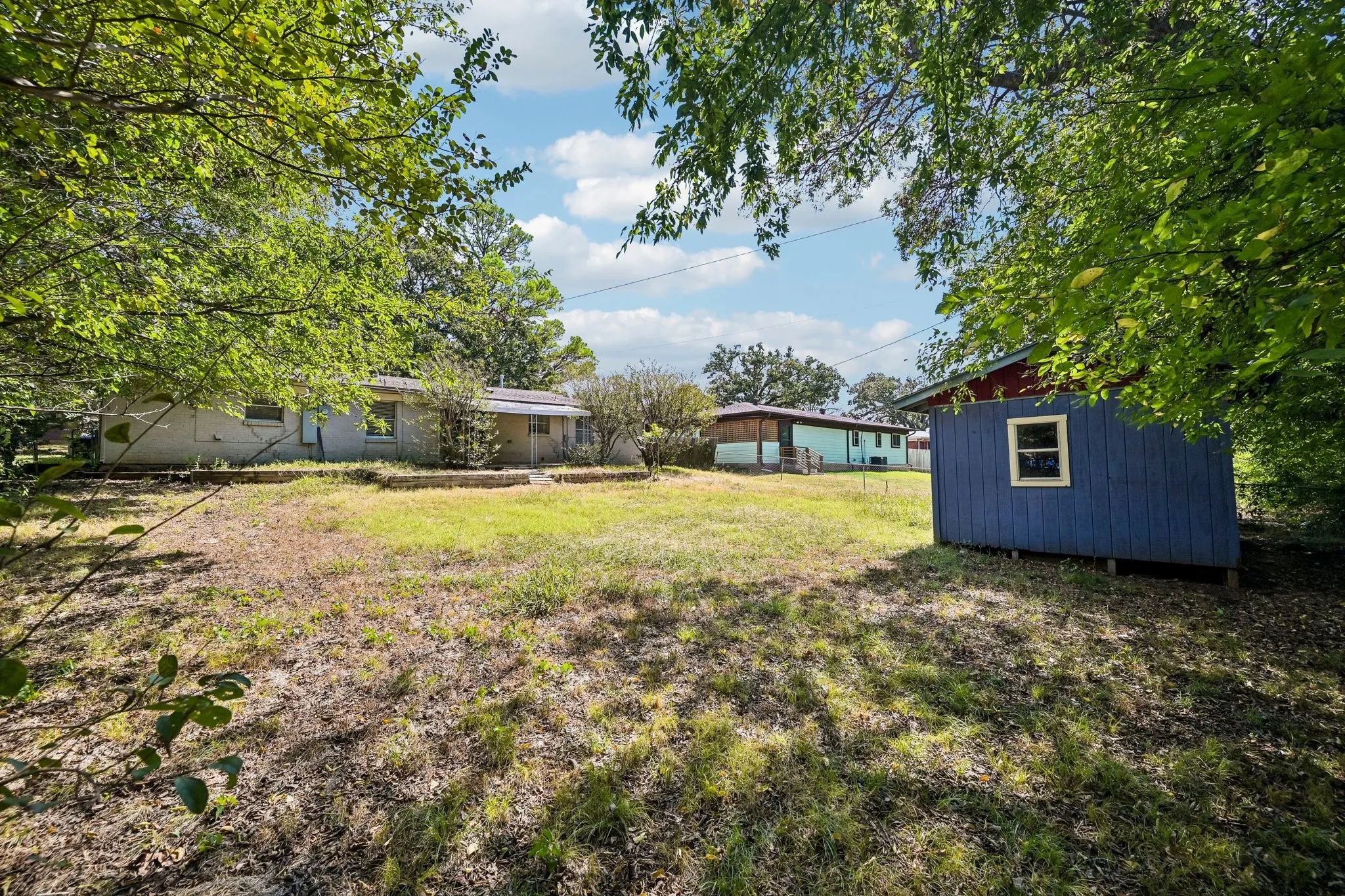 Single Family Residence For Sale in Grayson County , 105 S Hickory Avenue, Denison, Texas 75020, 3 Bedroom, 2 Bathroom, Garage spaces, 1,241 Sqft, built in 1964, mls#21368598, Real Estate Agent in Denison, Homes For Sale in Grayson county, Homes For Sale in Denison, Realtor in Denison Texas, Real Estate Brokerage Independent Realty Texas, Luminita Cordes Realtor