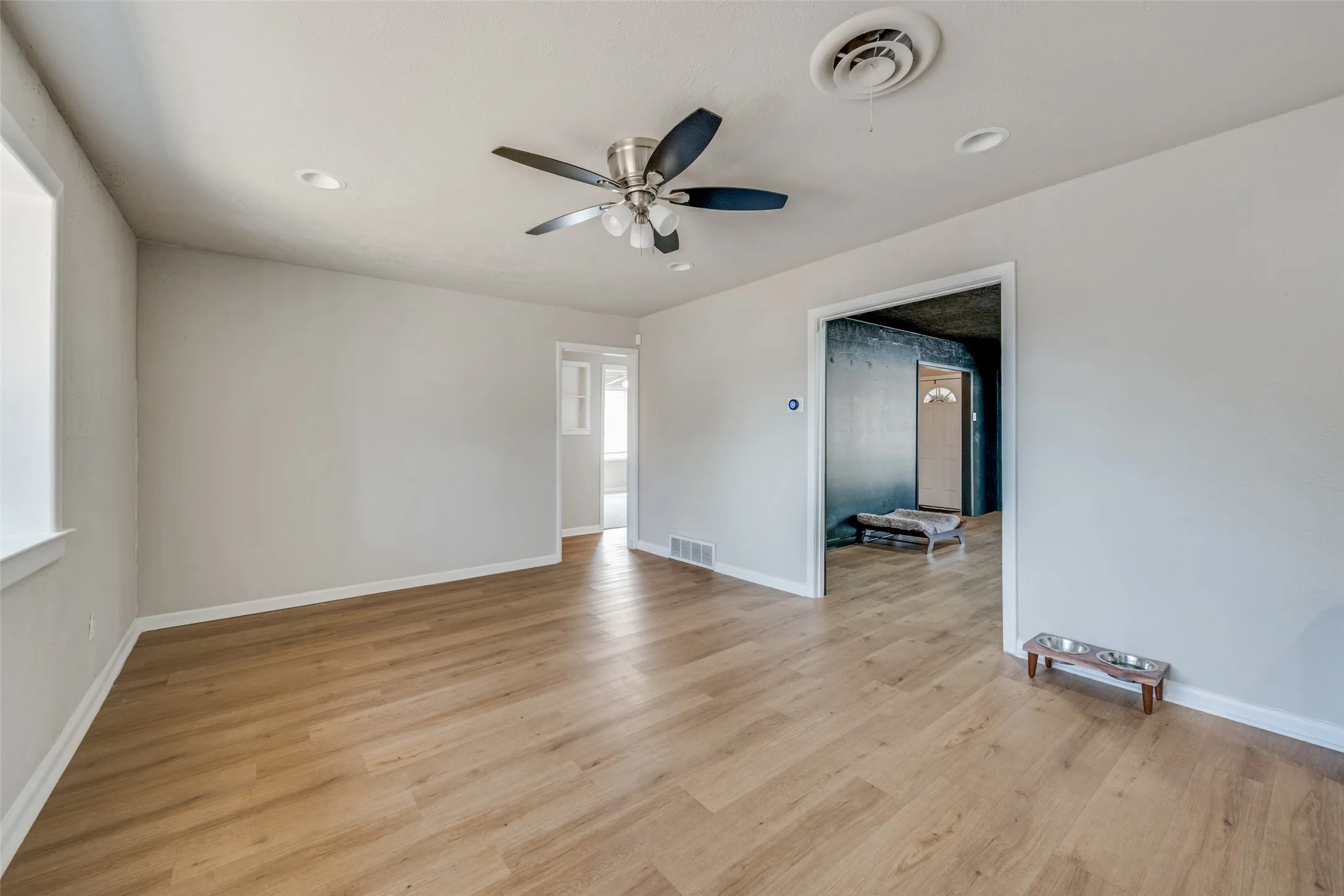 Single Family Residence For Sale in Tarrant County , 5601 Westcreek Drive, Fort Worth, Texas 76133, 3 Bedroom, 2 Bathroom, 2 Garage spaces, 1,727 Sqft, built in 1958, mls#21390921, Real Estate Agent in Fort Worth, Homes For Sale in Tarrant county, Homes For Sale in Fort Worth, Realtor in Fort Worth Texas, Real Estate Brokerage Independent Realty Texas, Luminita Cordes Realtor