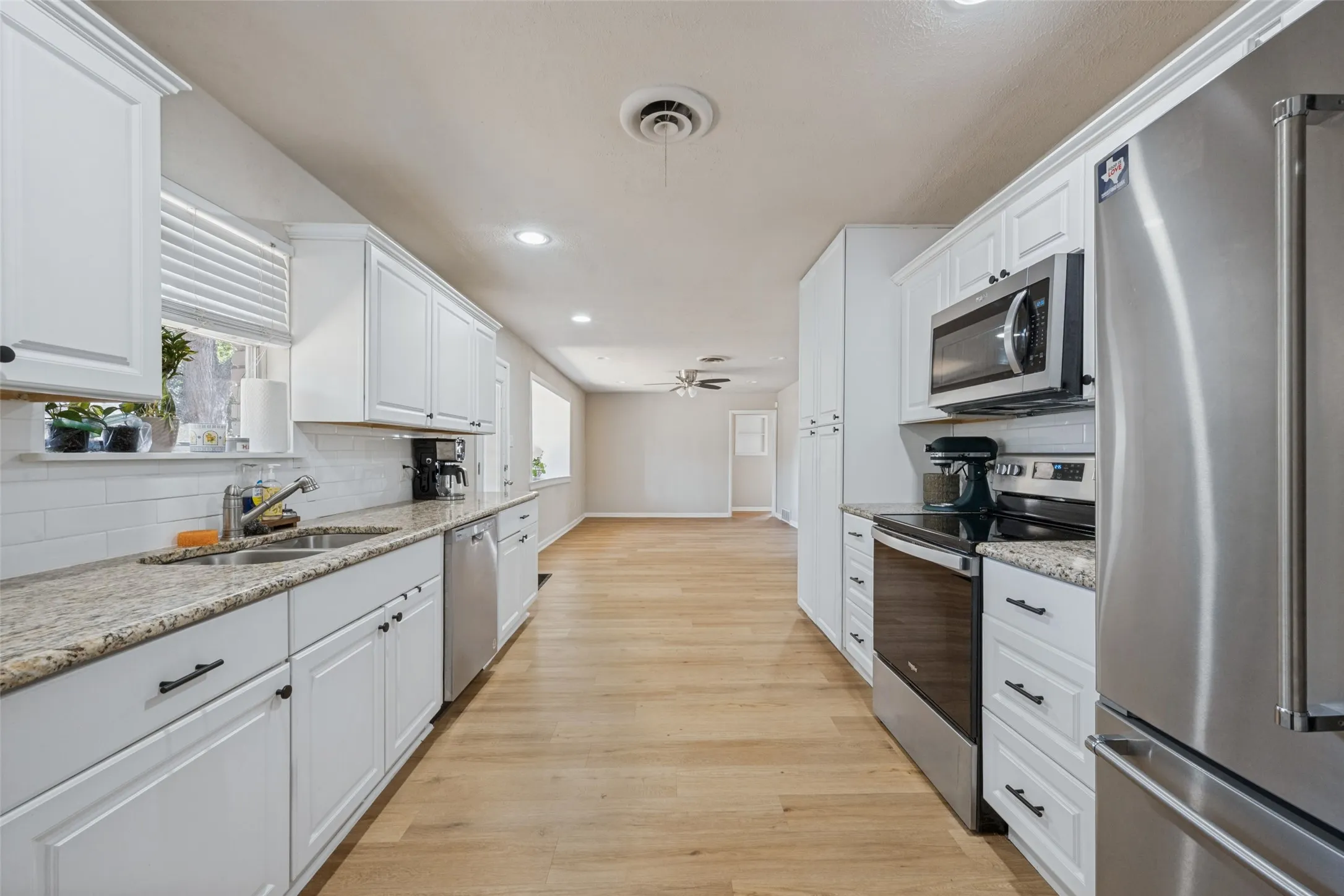 Single Family Residence For Sale in Tarrant County , 5601 Westcreek Drive, Fort Worth, Texas 76133, 3 Bedroom, 2 Bathroom, 2 Garage spaces, 1,727 Sqft, built in 1958, mls#21390921, Real Estate Agent in Fort Worth, Homes For Sale in Tarrant county, Homes For Sale in Fort Worth, Realtor in Fort Worth Texas, Real Estate Brokerage Independent Realty Texas, Luminita Cordes Realtor