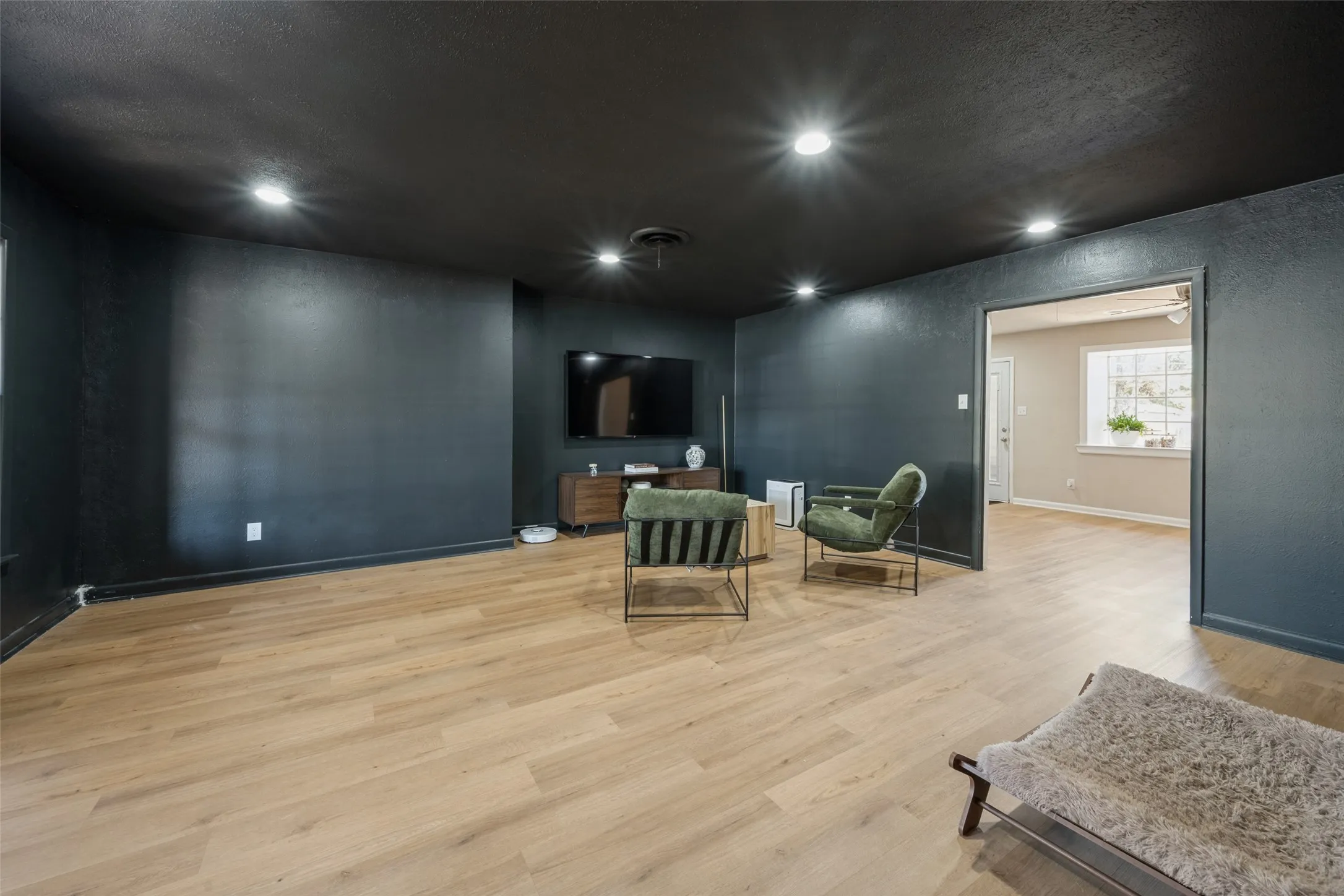 Single Family Residence For Sale in Tarrant County , 5601 Westcreek Drive, Fort Worth, Texas 76133, 3 Bedroom, 2 Bathroom, 2 Garage spaces, 1,727 Sqft, built in 1958, mls#21390921, Real Estate Agent in Fort Worth, Homes For Sale in Tarrant county, Homes For Sale in Fort Worth, Realtor in Fort Worth Texas, Real Estate Brokerage Independent Realty Texas, Luminita Cordes Realtor