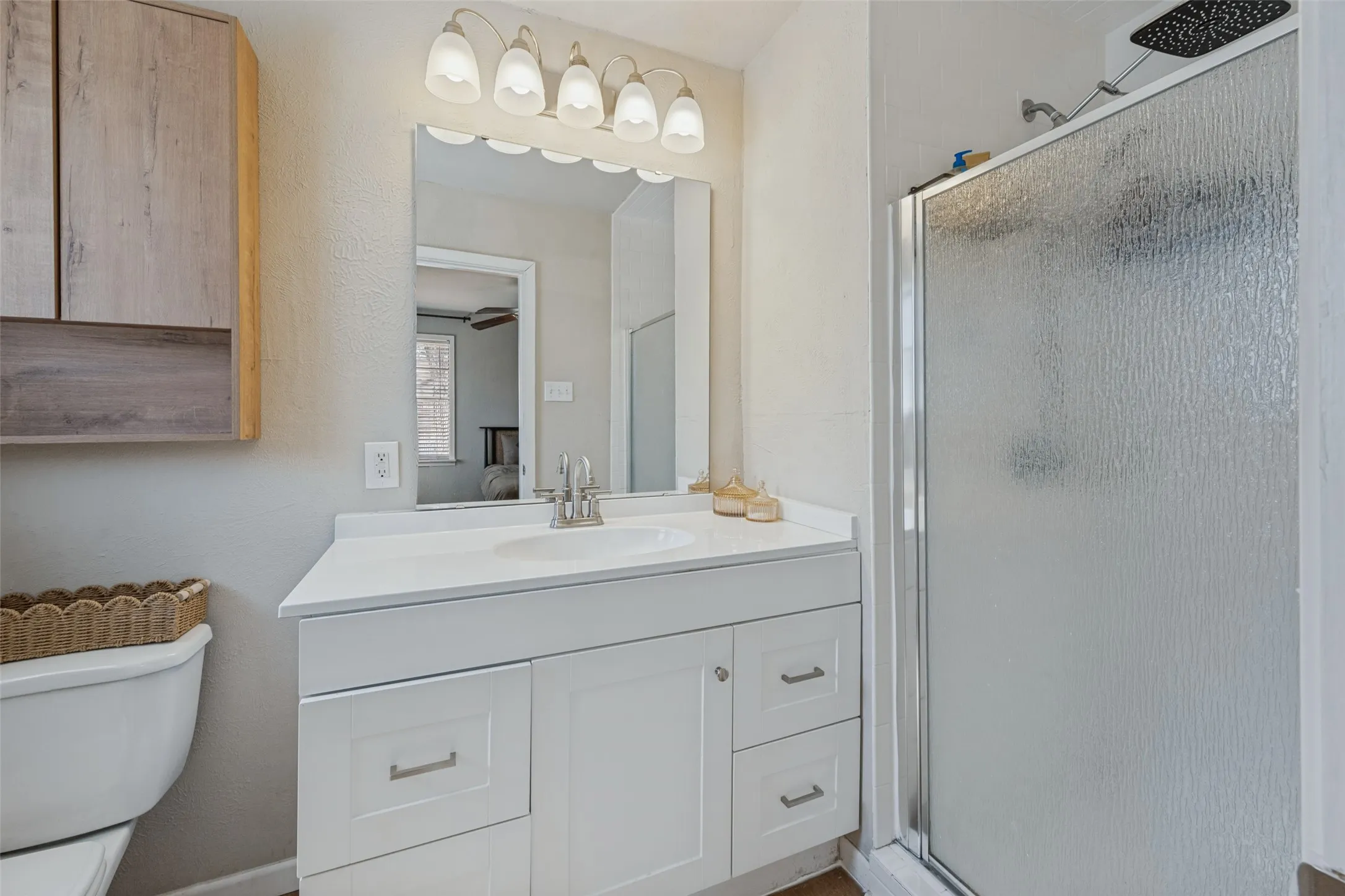 Single Family Residence For Sale in Tarrant County , 5601 Westcreek Drive, Fort Worth, Texas 76133, 3 Bedroom, 2 Bathroom, 2 Garage spaces, 1,727 Sqft, built in 1958, mls#21390921, Real Estate Agent in Fort Worth, Homes For Sale in Tarrant county, Homes For Sale in Fort Worth, Realtor in Fort Worth Texas, Real Estate Brokerage Independent Realty Texas, Luminita Cordes Realtor