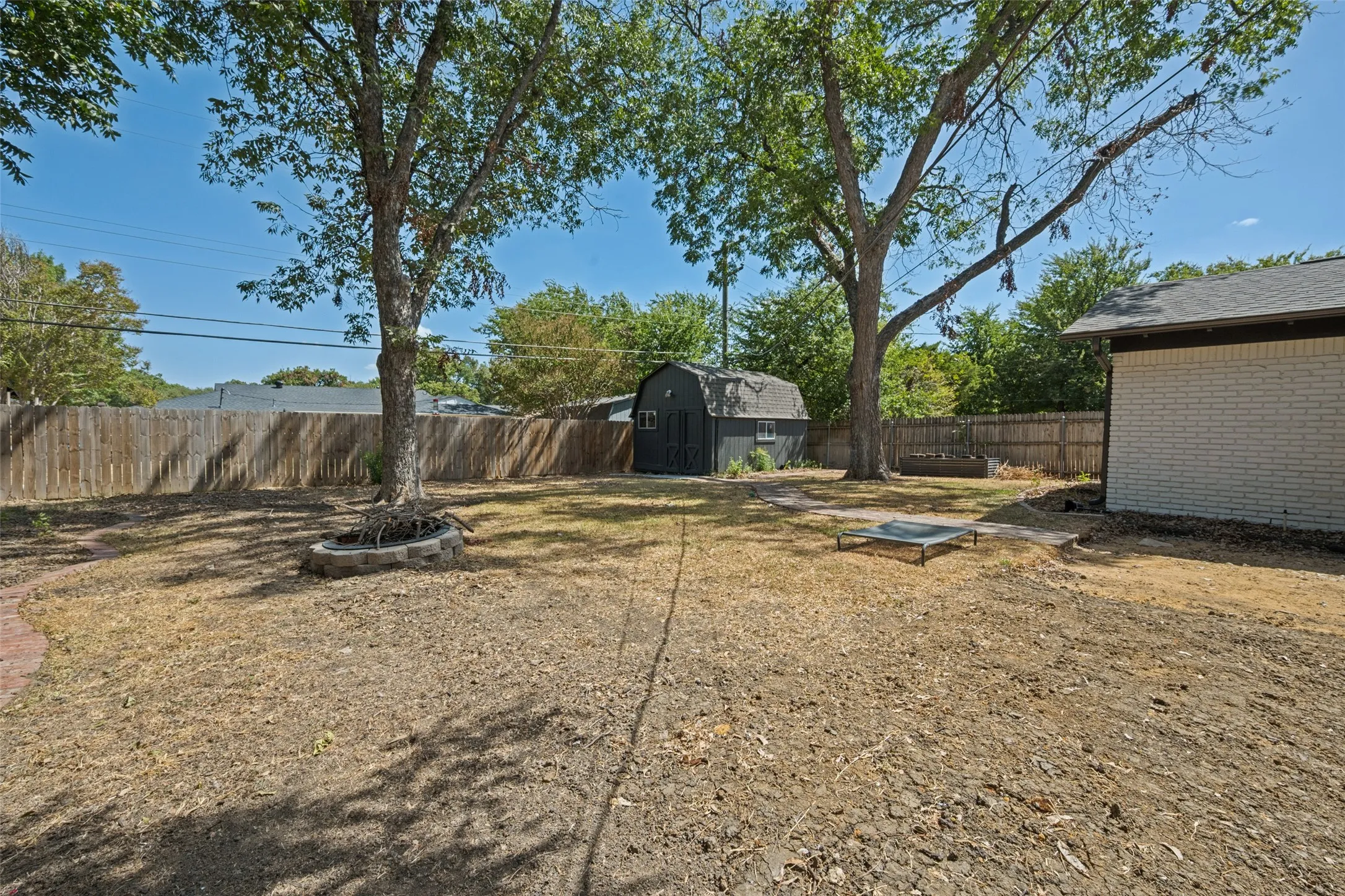 Single Family Residence For Sale in Tarrant County , 5601 Westcreek Drive, Fort Worth, Texas 76133, 3 Bedroom, 2 Bathroom, 2 Garage spaces, 1,727 Sqft, built in 1958, mls#21390921, Real Estate Agent in Fort Worth, Homes For Sale in Tarrant county, Homes For Sale in Fort Worth, Realtor in Fort Worth Texas, Real Estate Brokerage Independent Realty Texas, Luminita Cordes Realtor