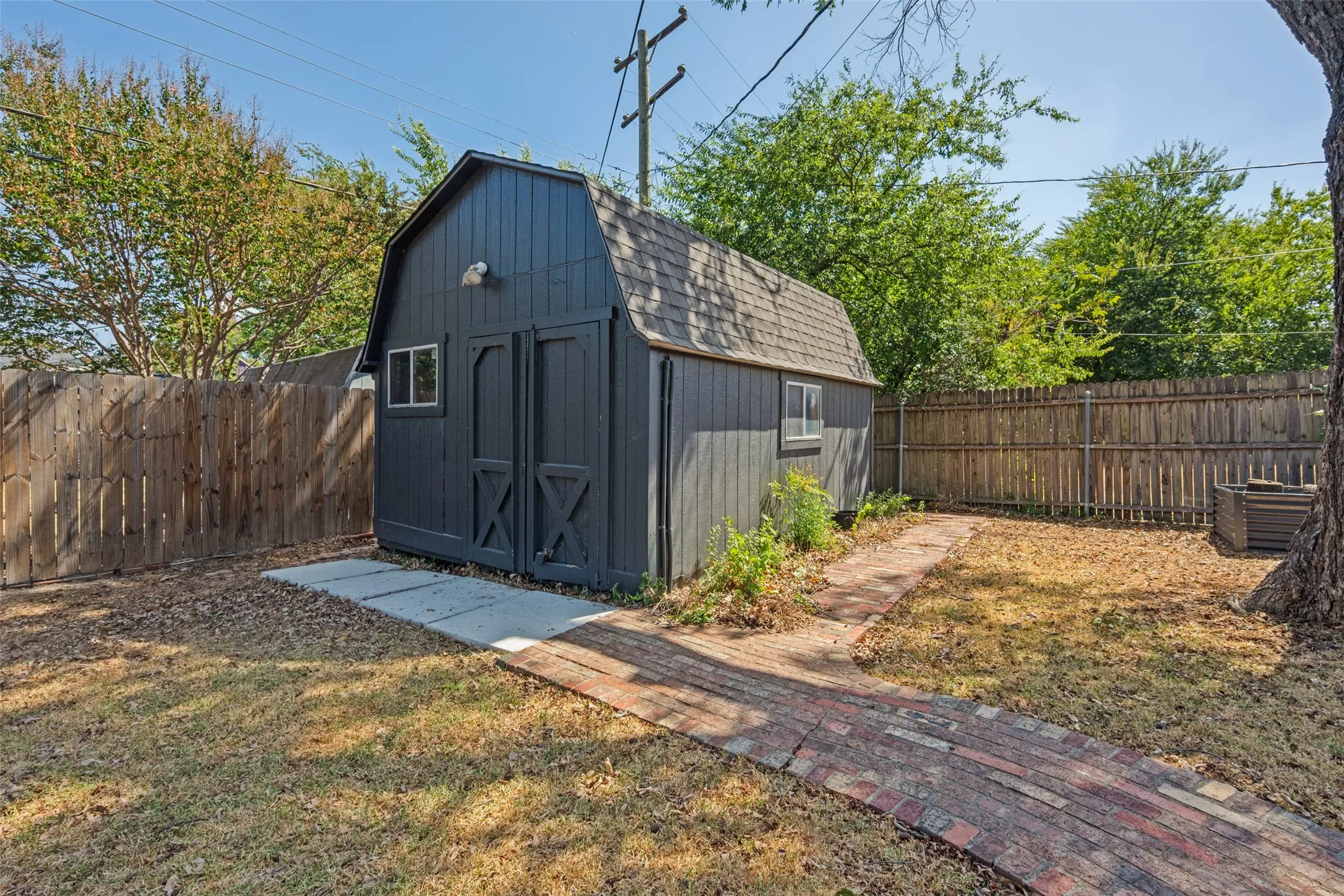 Single Family Residence For Sale in Tarrant County , 5601 Westcreek Drive, Fort Worth, Texas 76133, 3 Bedroom, 2 Bathroom, 2 Garage spaces, 1,727 Sqft, built in 1958, mls#21390921, Real Estate Agent in Fort Worth, Homes For Sale in Tarrant county, Homes For Sale in Fort Worth, Realtor in Fort Worth Texas, Real Estate Brokerage Independent Realty Texas, Luminita Cordes Realtor