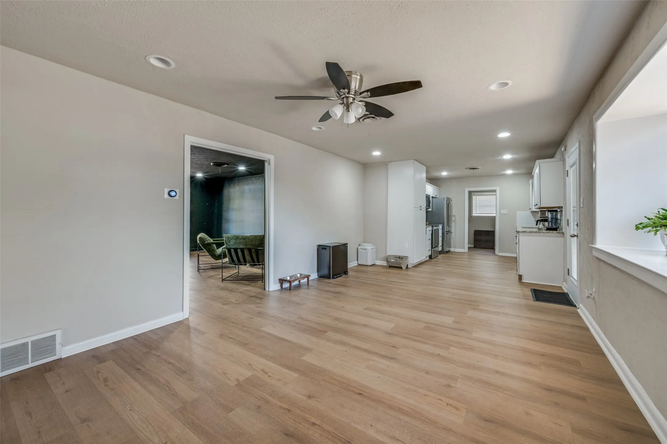 Single Family Residence For Sale in Tarrant County , 5601 Westcreek Drive, Fort Worth, Texas 76133, 3 Bedroom, 2 Bathroom, 2 Garage spaces, 1,727 Sqft, built in 1958, mls#21390921, Real Estate Agent in Fort Worth, Homes For Sale in Tarrant county, Homes For Sale in Fort Worth, Realtor in Fort Worth Texas, Real Estate Brokerage Independent Realty Texas, Luminita Cordes Realtor