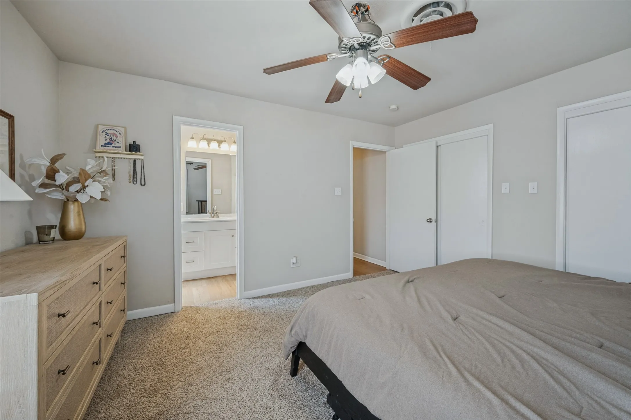 Single Family Residence For Sale in Tarrant County , 5601 Westcreek Drive, Fort Worth, Texas 76133, 3 Bedroom, 2 Bathroom, 2 Garage spaces, 1,727 Sqft, built in 1958, mls#21390921, Real Estate Agent in Fort Worth, Homes For Sale in Tarrant county, Homes For Sale in Fort Worth, Realtor in Fort Worth Texas, Real Estate Brokerage Independent Realty Texas, Luminita Cordes Realtor