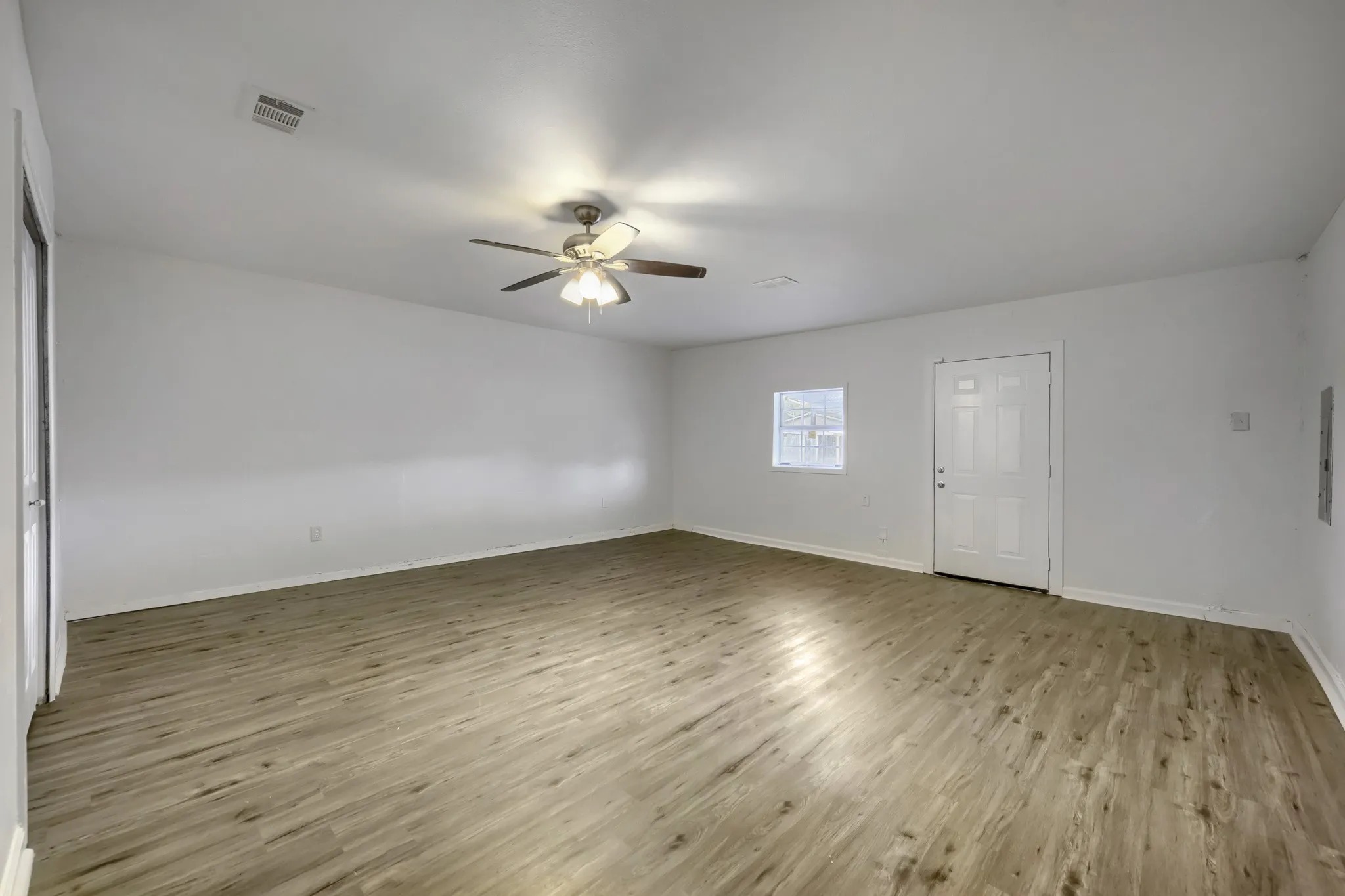 Single Family Residence For Sale in Dallas County , 7209 Flameleaf Place, Dallas, Texas 75249, 4 Bedroom, 2 Bathroom, Garage spaces, 2,055 Sqft, built in 1978, mls#21386523, Real Estate Agent in Dallas, Homes For Sale in Dallas county, Homes For Sale in Dallas, Realtor in Dallas Texas, Real Estate Brokerage Independent Realty Texas, Luminita Cordes Realtor
