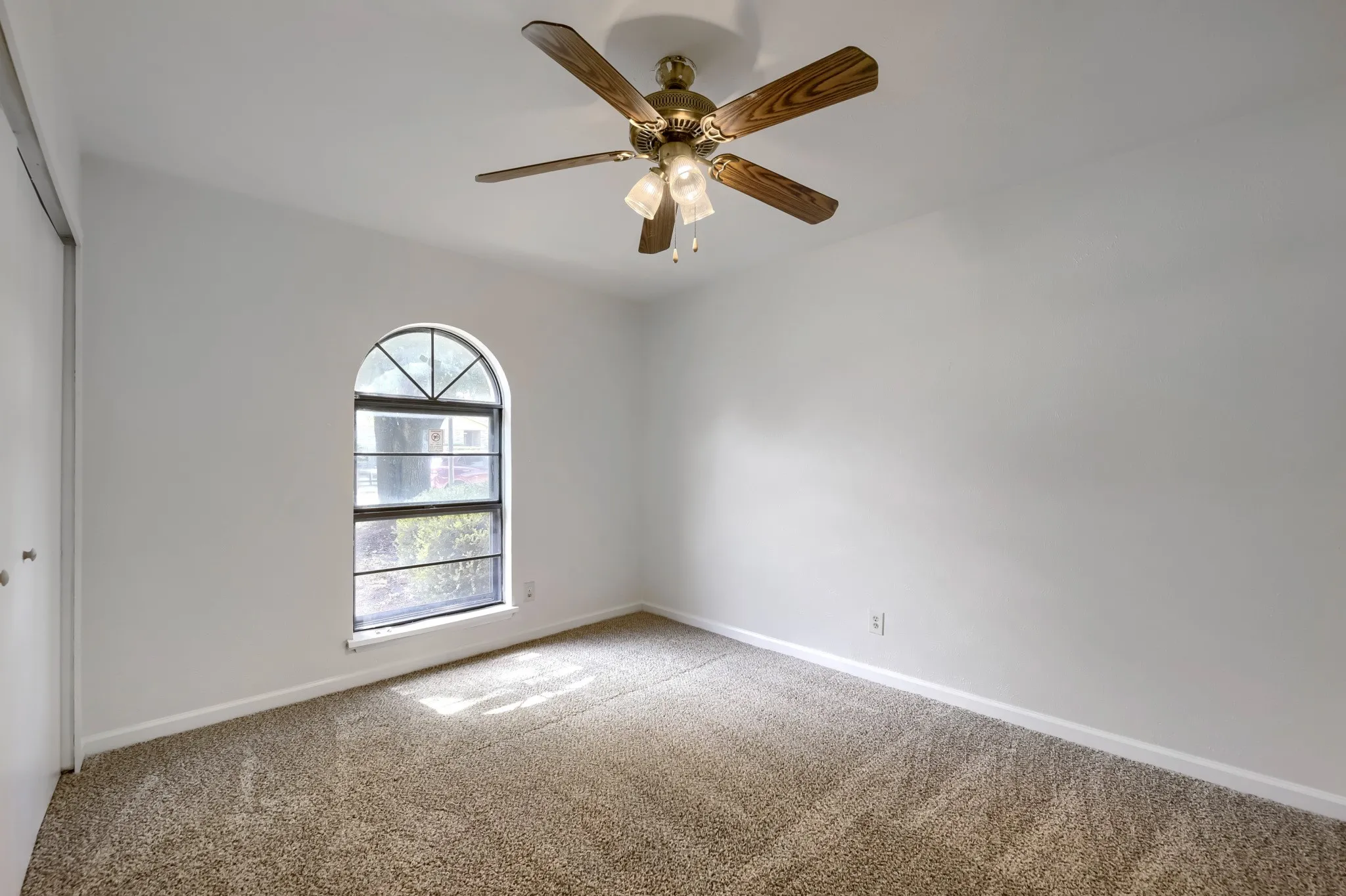 Single Family Residence For Sale in Dallas County , 7209 Flameleaf Place, Dallas, Texas 75249, 4 Bedroom, 2 Bathroom, Garage spaces, 2,055 Sqft, built in 1978, mls#21386523, Real Estate Agent in Dallas, Homes For Sale in Dallas county, Homes For Sale in Dallas, Realtor in Dallas Texas, Real Estate Brokerage Independent Realty Texas, Luminita Cordes Realtor
