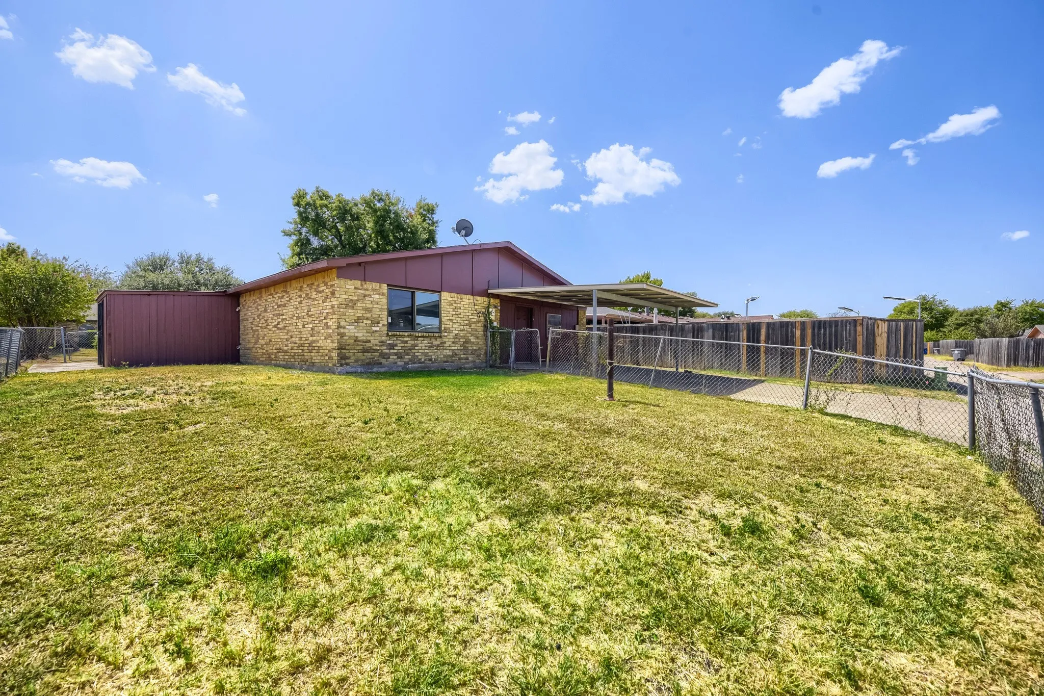Single Family Residence For Sale in Dallas County , 7209 Flameleaf Place, Dallas, Texas 75249, 4 Bedroom, 2 Bathroom, Garage spaces, 2,055 Sqft, built in 1978, mls#21386523, Real Estate Agent in Dallas, Homes For Sale in Dallas county, Homes For Sale in Dallas, Realtor in Dallas Texas, Real Estate Brokerage Independent Realty Texas, Luminita Cordes Realtor