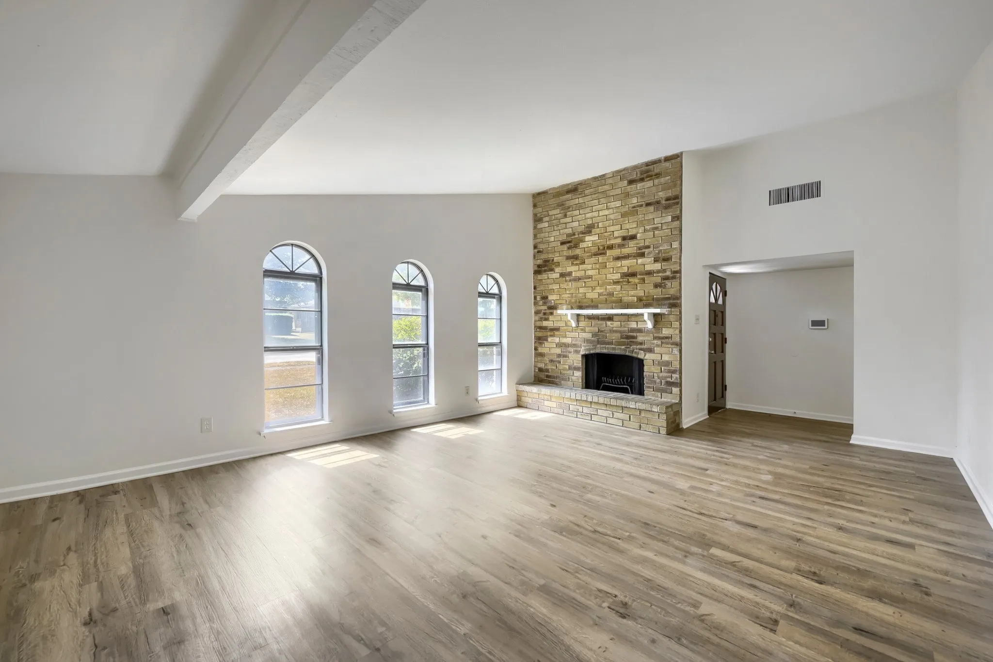 Single Family Residence For Sale in Dallas County , 7209 Flameleaf Place, Dallas, Texas 75249, 4 Bedroom, 2 Bathroom, Garage spaces, 2,055 Sqft, built in 1978, mls#21386523, Real Estate Agent in Dallas, Homes For Sale in Dallas county, Homes For Sale in Dallas, Realtor in Dallas Texas, Real Estate Brokerage Independent Realty Texas, Luminita Cordes Realtor