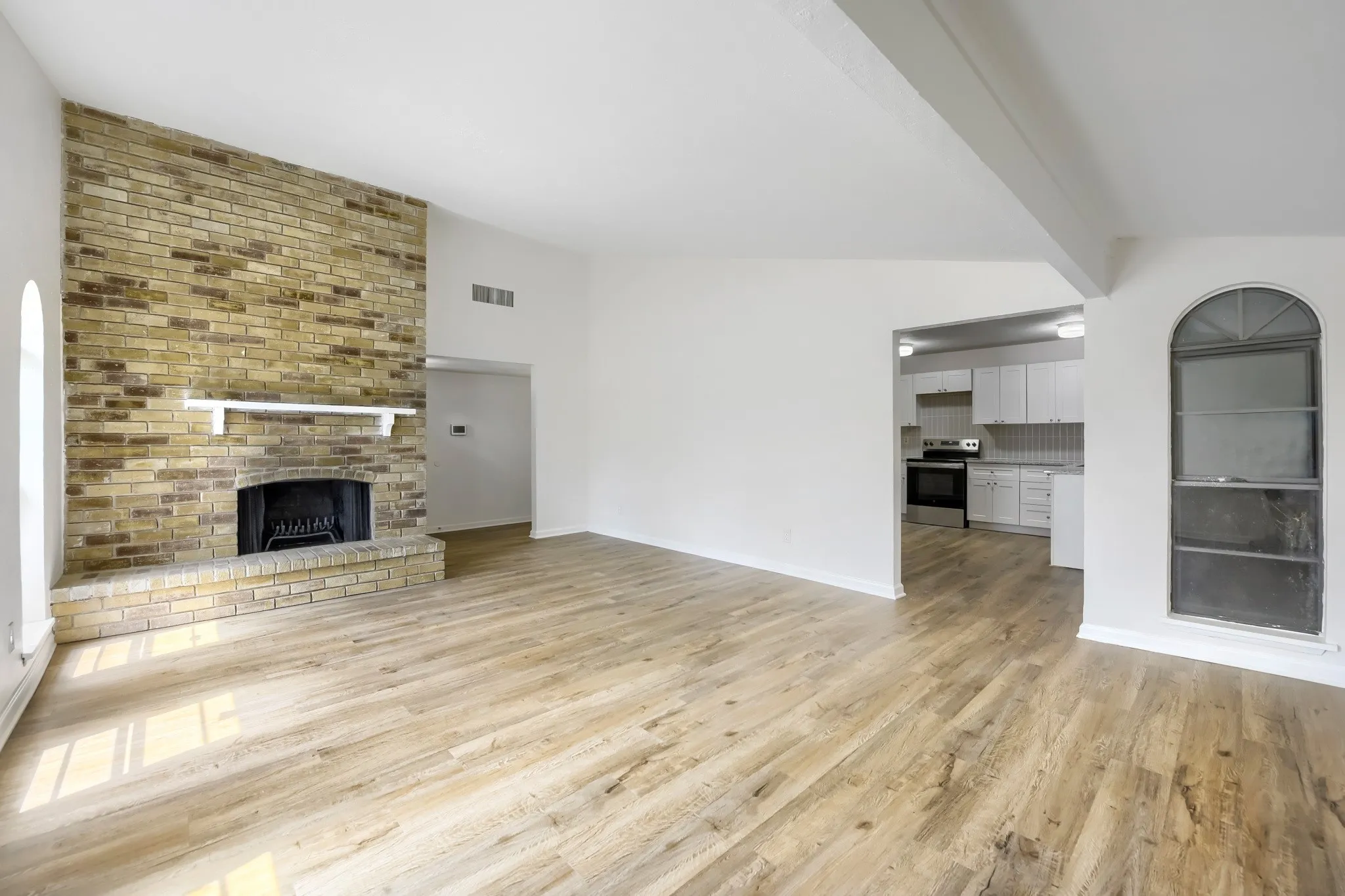 Single Family Residence For Sale in Dallas County , 7209 Flameleaf Place, Dallas, Texas 75249, 4 Bedroom, 2 Bathroom, Garage spaces, 2,055 Sqft, built in 1978, mls#21386523, Real Estate Agent in Dallas, Homes For Sale in Dallas county, Homes For Sale in Dallas, Realtor in Dallas Texas, Real Estate Brokerage Independent Realty Texas, Luminita Cordes Realtor