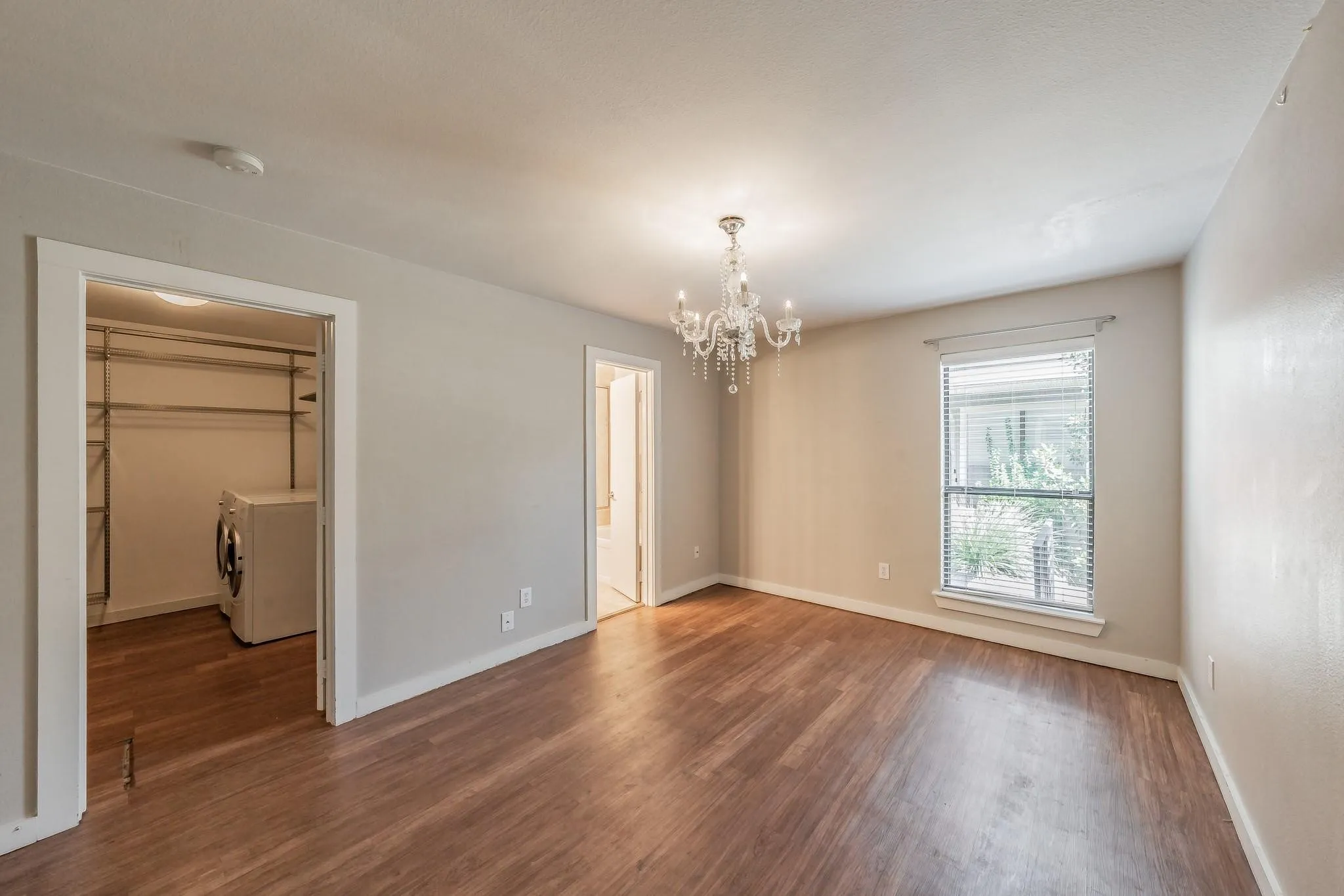 Condominium For Sale in Dallas County , 5816 Birchbrook Drive 124, Dallas, Texas 75206, 2 Bedroom, 2 Bathroom, Garage spaces, 1,155 Sqft, built in 1970, mls#21386420, Real Estate Agent in Dallas, Homes For Sale in Dallas county, Homes For Sale in Dallas, Realtor in Dallas Texas, Real Estate Brokerage Independent Realty Texas, Luminita Cordes Realtor
