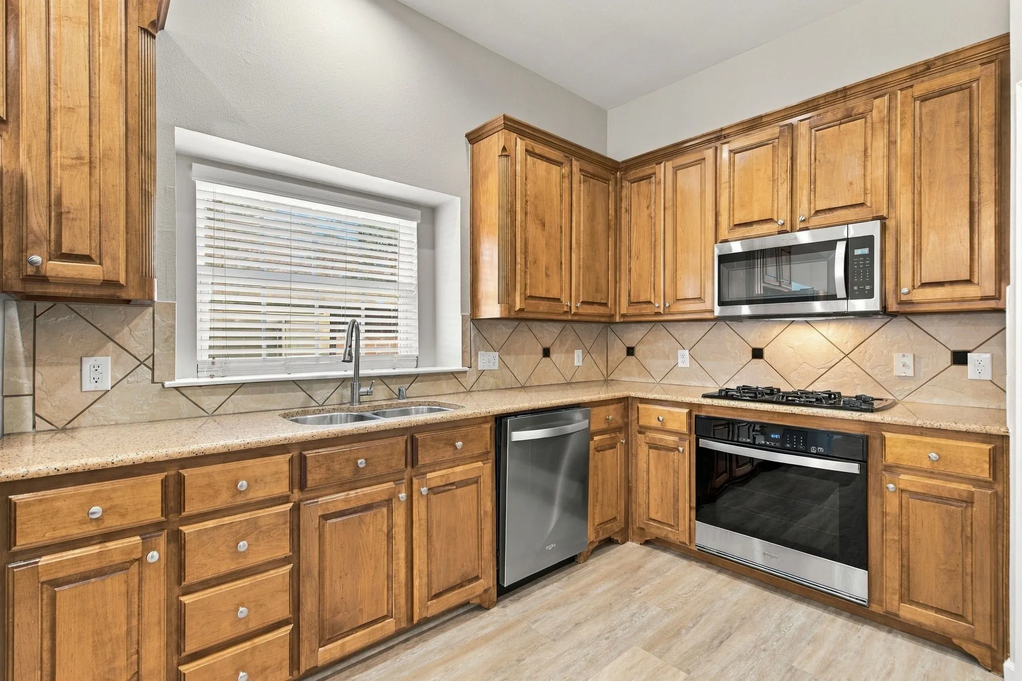 Single Family Residence For Rent in Collin County , 11535 Yoakum Drive, Frisco, Texas 75035, 4 Bedroom, 2 Bathroom, 2 Garage spaces, 2,429 Sqft, built in 2004, mls#21389858, Real Estate Agent in Frisco, Homes For Rent in Collin county, Homes For Rent in Frisco, Realtor in Frisco Texas, Real Estate Brokerage Independent Realty Texas, Luminita Cordes Realtor