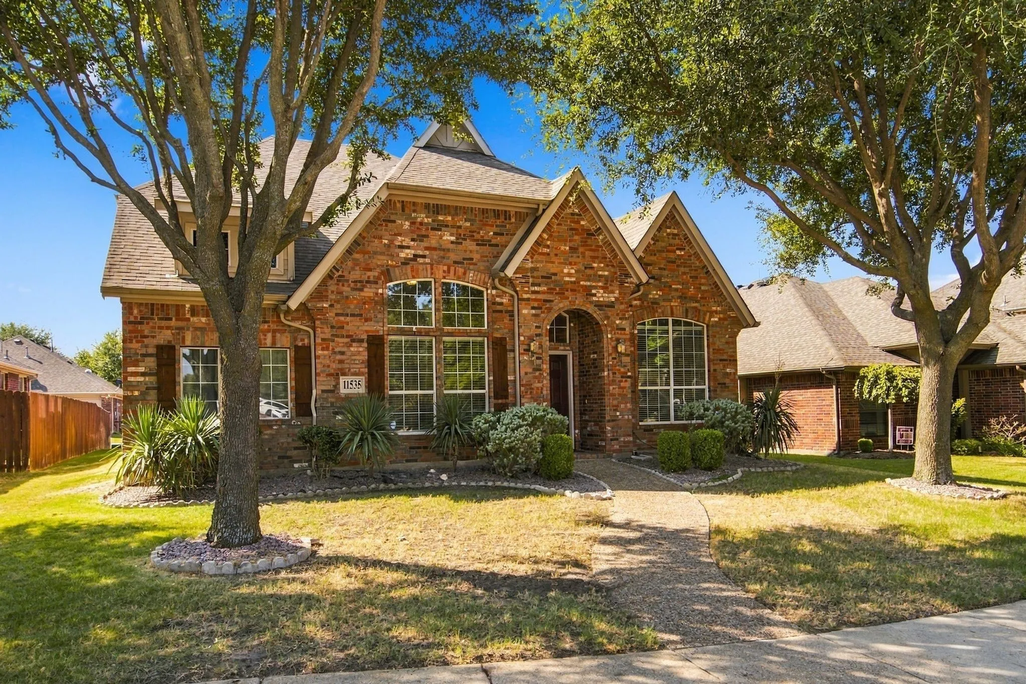 Single Family Residence For Rent in Collin County , 11535 Yoakum Drive, Frisco, Texas 75035, 4 Bedroom, 2 Bathroom, 2 Garage spaces, 2,429 Sqft, built in 2004, mls#21389858, Real Estate Agent in Frisco, Homes For Rent in Collin county, Homes For Rent in Frisco, Realtor in Frisco Texas, Real Estate Brokerage Independent Realty Texas, Luminita Cordes Realtor