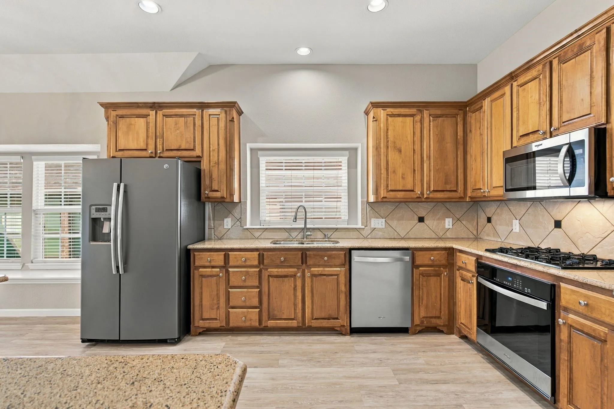 Single Family Residence For Rent in Collin County , 11535 Yoakum Drive, Frisco, Texas 75035, 4 Bedroom, 2 Bathroom, 2 Garage spaces, 2,429 Sqft, built in 2004, mls#21389858, Real Estate Agent in Frisco, Homes For Rent in Collin county, Homes For Rent in Frisco, Realtor in Frisco Texas, Real Estate Brokerage Independent Realty Texas, Luminita Cordes Realtor