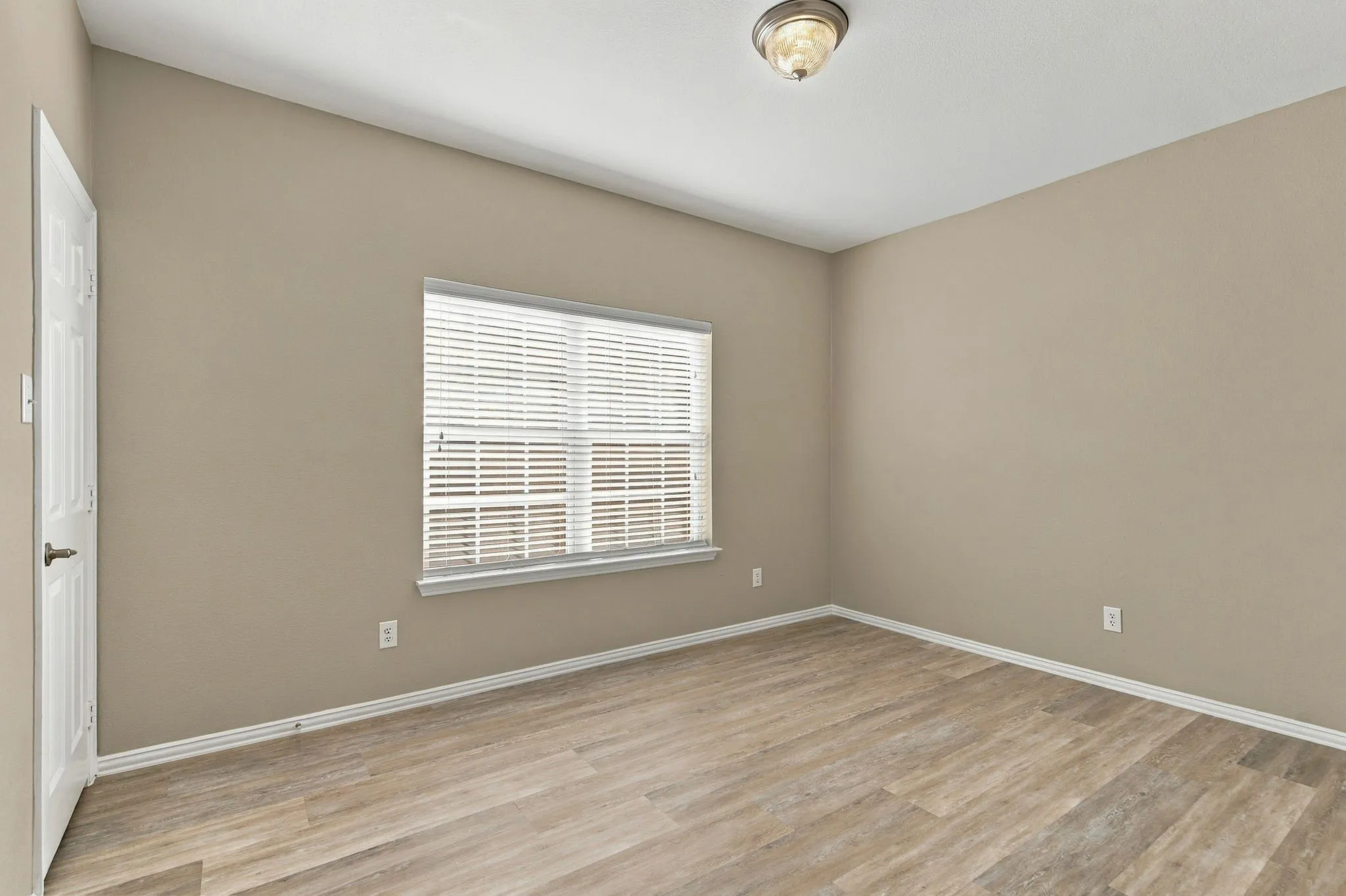 Single Family Residence For Rent in Collin County , 11535 Yoakum Drive, Frisco, Texas 75035, 4 Bedroom, 2 Bathroom, 2 Garage spaces, 2,429 Sqft, built in 2004, mls#21389858, Real Estate Agent in Frisco, Homes For Rent in Collin county, Homes For Rent in Frisco, Realtor in Frisco Texas, Real Estate Brokerage Independent Realty Texas, Luminita Cordes Realtor