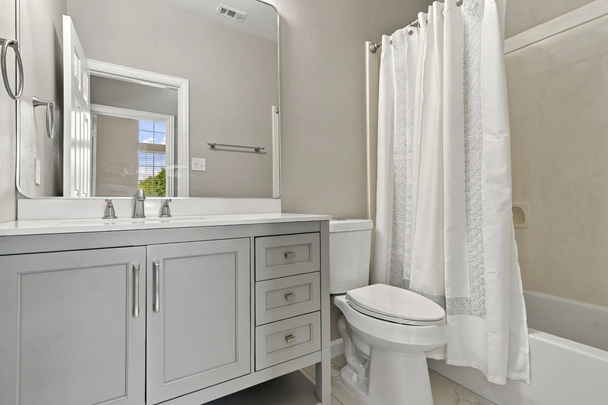 Single Family Residence For Rent in Collin County , 11535 Yoakum Drive, Frisco, Texas 75035, 4 Bedroom, 2 Bathroom, 2 Garage spaces, 2,429 Sqft, built in 2004, mls#21389858, Real Estate Agent in Frisco, Homes For Rent in Collin county, Homes For Rent in Frisco, Realtor in Frisco Texas, Real Estate Brokerage Independent Realty Texas, Luminita Cordes Realtor