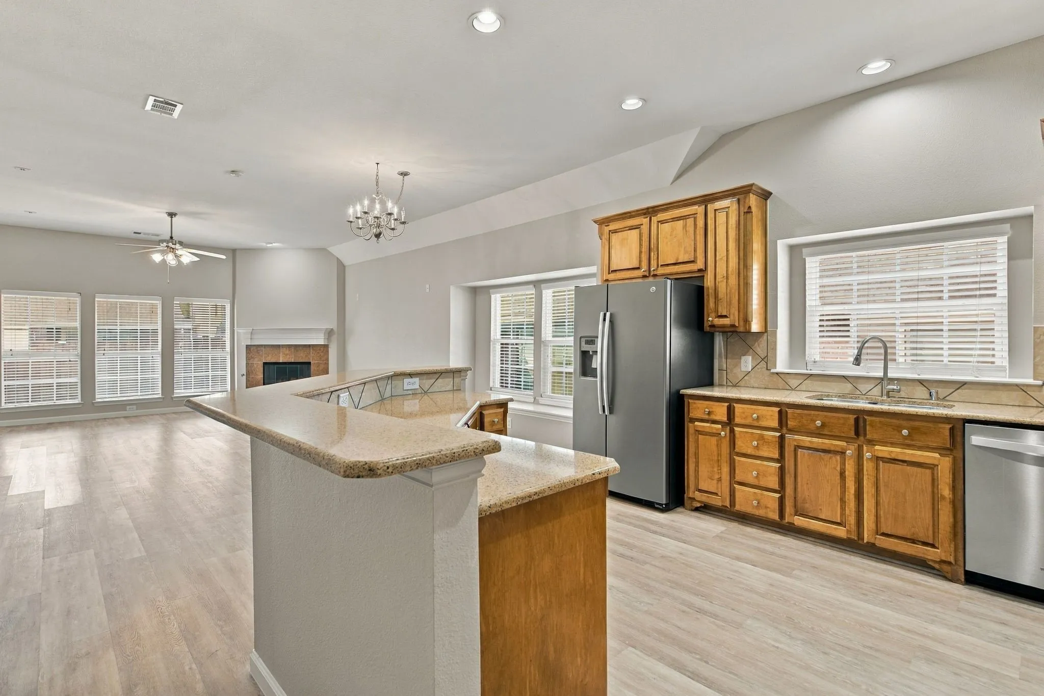 Single Family Residence For Rent in Collin County , 11535 Yoakum Drive, Frisco, Texas 75035, 4 Bedroom, 2 Bathroom, 2 Garage spaces, 2,429 Sqft, built in 2004, mls#21389858, Real Estate Agent in Frisco, Homes For Rent in Collin county, Homes For Rent in Frisco, Realtor in Frisco Texas, Real Estate Brokerage Independent Realty Texas, Luminita Cordes Realtor