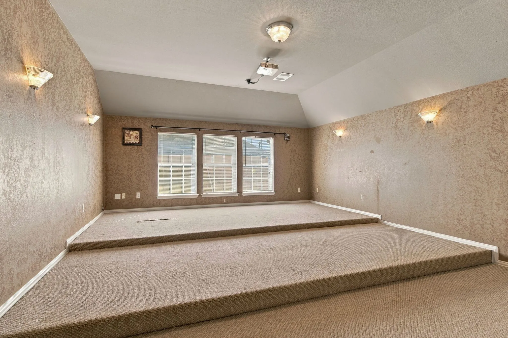 Single Family Residence For Rent in Collin County , 11535 Yoakum Drive, Frisco, Texas 75035, 4 Bedroom, 2 Bathroom, 2 Garage spaces, 2,429 Sqft, built in 2004, mls#21389858, Real Estate Agent in Frisco, Homes For Rent in Collin county, Homes For Rent in Frisco, Realtor in Frisco Texas, Real Estate Brokerage Independent Realty Texas, Luminita Cordes Realtor