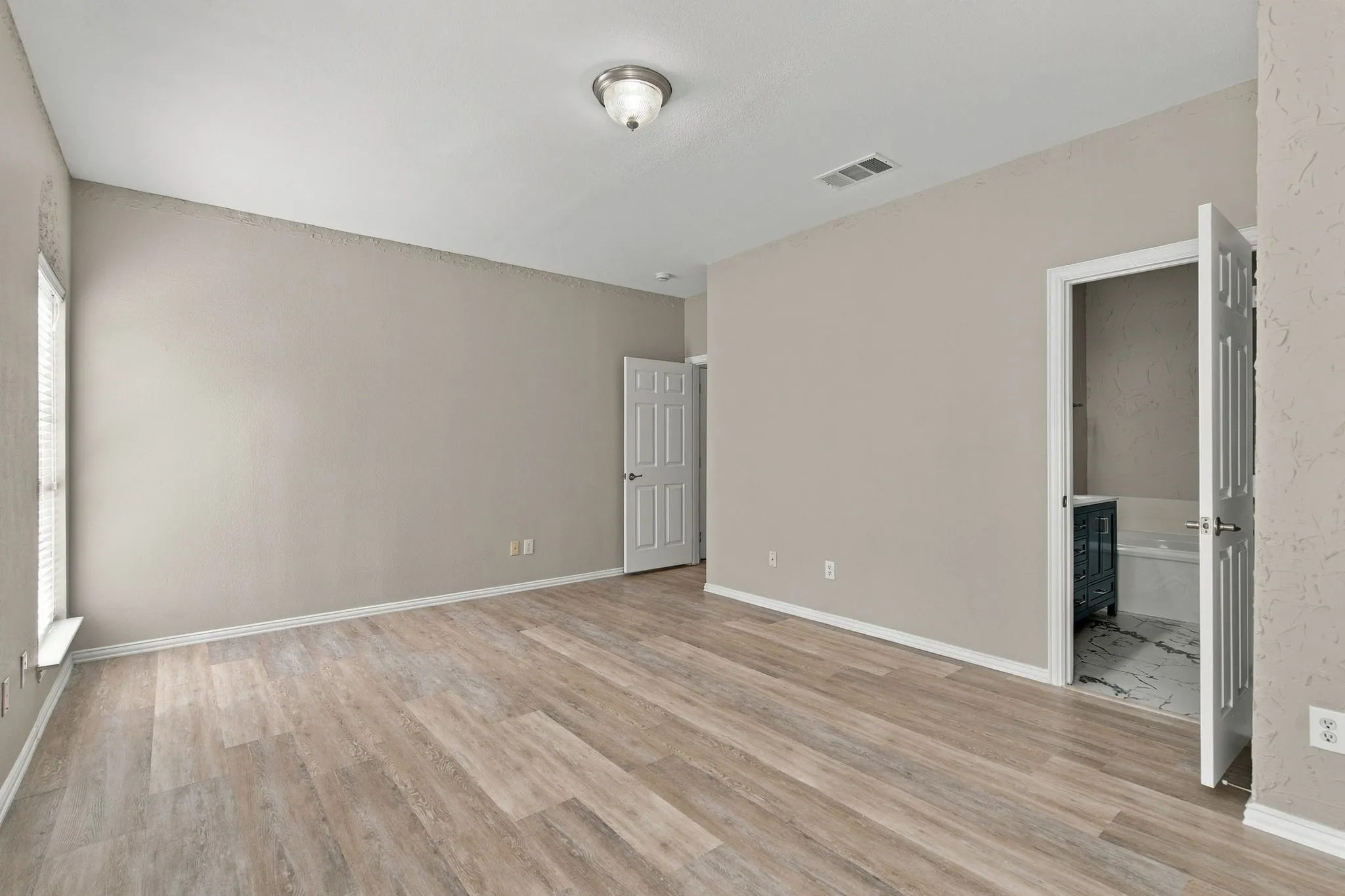 Single Family Residence For Rent in Collin County , 11535 Yoakum Drive, Frisco, Texas 75035, 4 Bedroom, 2 Bathroom, 2 Garage spaces, 2,429 Sqft, built in 2004, mls#21389858, Real Estate Agent in Frisco, Homes For Rent in Collin county, Homes For Rent in Frisco, Realtor in Frisco Texas, Real Estate Brokerage Independent Realty Texas, Luminita Cordes Realtor
