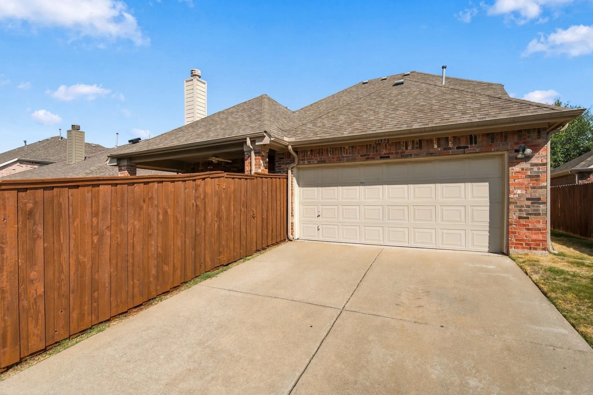 Single Family Residence For Rent in Collin County , 11535 Yoakum Drive, Frisco, Texas 75035, 4 Bedroom, 2 Bathroom, 2 Garage spaces, 2,429 Sqft, built in 2004, mls#21389858, Real Estate Agent in Frisco, Homes For Rent in Collin county, Homes For Rent in Frisco, Realtor in Frisco Texas, Real Estate Brokerage Independent Realty Texas, Luminita Cordes Realtor