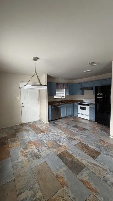 Single Family Residence For Sale in Dallas County , 623 Moss Rose Court, Dallas, Texas 75217, 3 Bedroom, 2 Bathroom, 2 Garage spaces, 1,524 Sqft, built in 2005, mls#21390616, Real Estate Agent in Dallas, Homes For Sale in Dallas county, Homes For Sale in Dallas, Realtor in Dallas Texas, Real Estate Brokerage Independent Realty Texas, Luminita Cordes Realtor