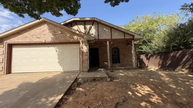 Single Family Residence For Sale in Dallas County , 623 Moss Rose Court, Dallas, Texas 75217, 3 Bedroom, 2 Bathroom, 2 Garage spaces, 1,524 Sqft, built in 2005, mls#21390616, Real Estate Agent in Dallas, Homes For Sale in Dallas county, Homes For Sale in Dallas, Realtor in Dallas Texas, Real Estate Brokerage Independent Realty Texas, Luminita Cordes Realtor