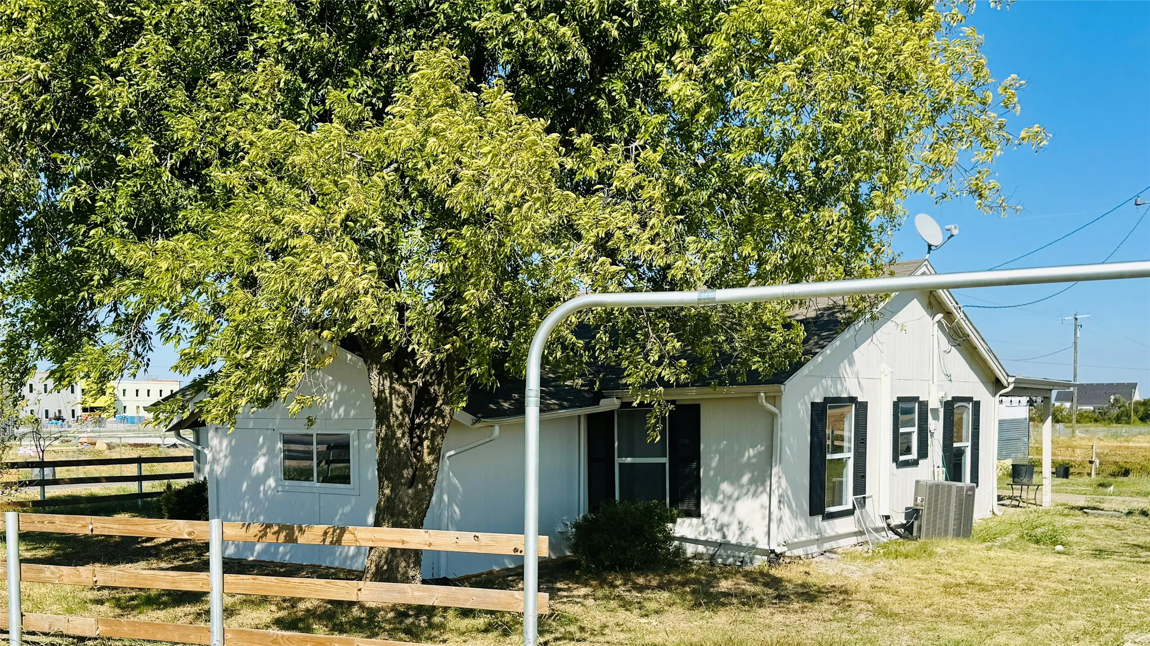 Single Family Residence For Rent in Collin County , 354 N Fm 1138, Nevada, Texas 75173, 2 Bedroom, 1 Bathroom, Garage spaces, 1,120 Sqft, built in 1965, mls#21390928, Real Estate Agent in Nevada, Homes For Rent in Collin county, Homes For Rent in Nevada, Realtor in Nevada Texas, Real Estate Brokerage Independent Realty Texas, Luminita Cordes Realtor