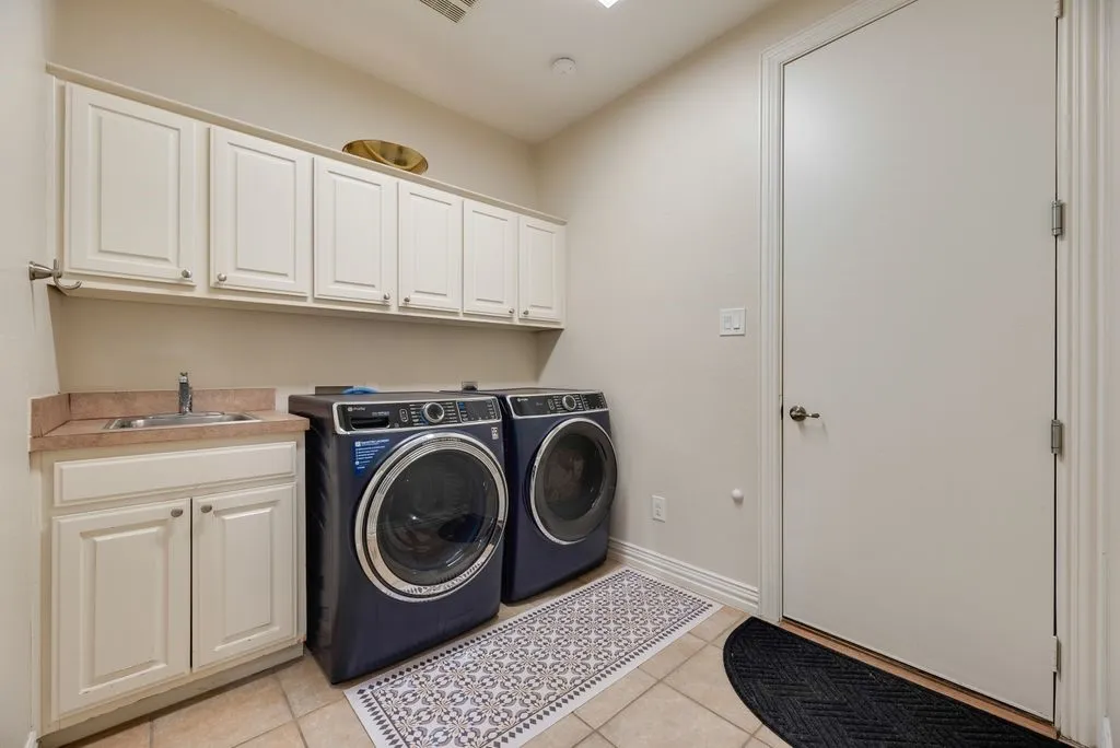 Single Family Residence For Sale in Collin County , 4129 Glenbrook Drive, Richardson, Texas 75082, 4 Bedroom, 4 Bathroom, 3 Garage spaces, 4,677 Sqft, built in 2001, mls#21368014, Real Estate Agent in Richardson, Homes For Sale in Collin county, Homes For Sale in Richardson, Realtor in Richardson Texas, Real Estate Brokerage Independent Realty Texas, Luminita Cordes Realtor