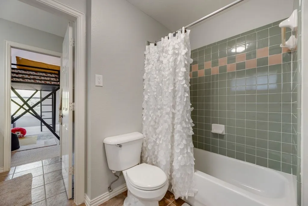 Single Family Residence For Sale in Collin County , 4129 Glenbrook Drive, Richardson, Texas 75082, 4 Bedroom, 4 Bathroom, 3 Garage spaces, 4,677 Sqft, built in 2001, mls#21368014, Real Estate Agent in Richardson, Homes For Sale in Collin county, Homes For Sale in Richardson, Realtor in Richardson Texas, Real Estate Brokerage Independent Realty Texas, Luminita Cordes Realtor