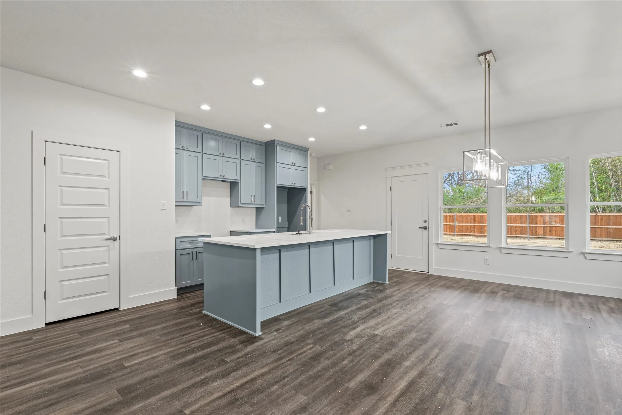 Single Family Residence For Rent in Dallas County , 3335 Spring Avenue, Dallas, Texas 75215, 3 Bedroom, 2 Bathroom, 2 Garage spaces, 2,215 Sqft, built in 2026, mls#21390931, Real Estate Agent in Dallas, Homes For Rent in Dallas county, Homes For Rent in Dallas, Realtor in Dallas Texas, Real Estate Brokerage Independent Realty Texas, Luminita Cordes Realtor