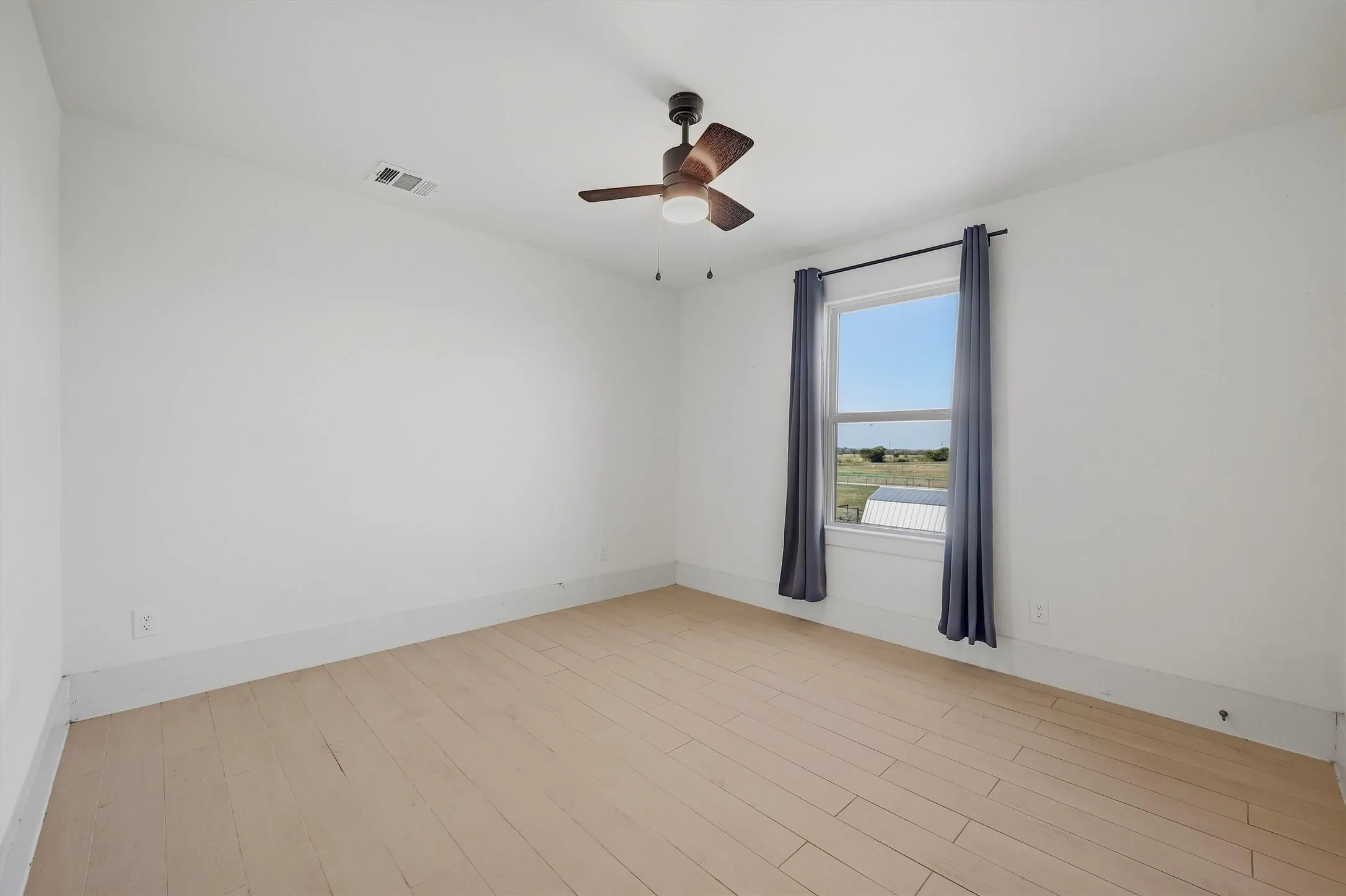 Single Family Residence For Sale in Grayson County , 4009 FM 901, Whitesboro, Texas 76273, 4 Bedroom, 2 Bathroom, Garage spaces, 2,007 Sqft, built in 2022, mls#21387663, Real Estate Agent in Whitesboro, Homes For Sale in Grayson county, Homes For Sale in Whitesboro, Realtor in Whitesboro Texas, Real Estate Brokerage Independent Realty Texas, Luminita Cordes Realtor
