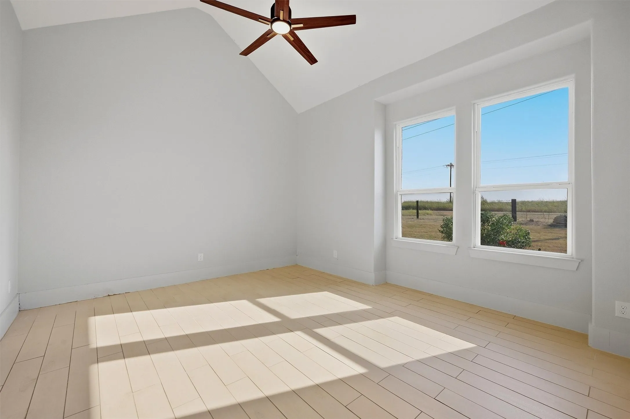Single Family Residence For Sale in Grayson County , 4009 FM 901, Whitesboro, Texas 76273, 4 Bedroom, 2 Bathroom, Garage spaces, 2,007 Sqft, built in 2022, mls#21387663, Real Estate Agent in Whitesboro, Homes For Sale in Grayson county, Homes For Sale in Whitesboro, Realtor in Whitesboro Texas, Real Estate Brokerage Independent Realty Texas, Luminita Cordes Realtor