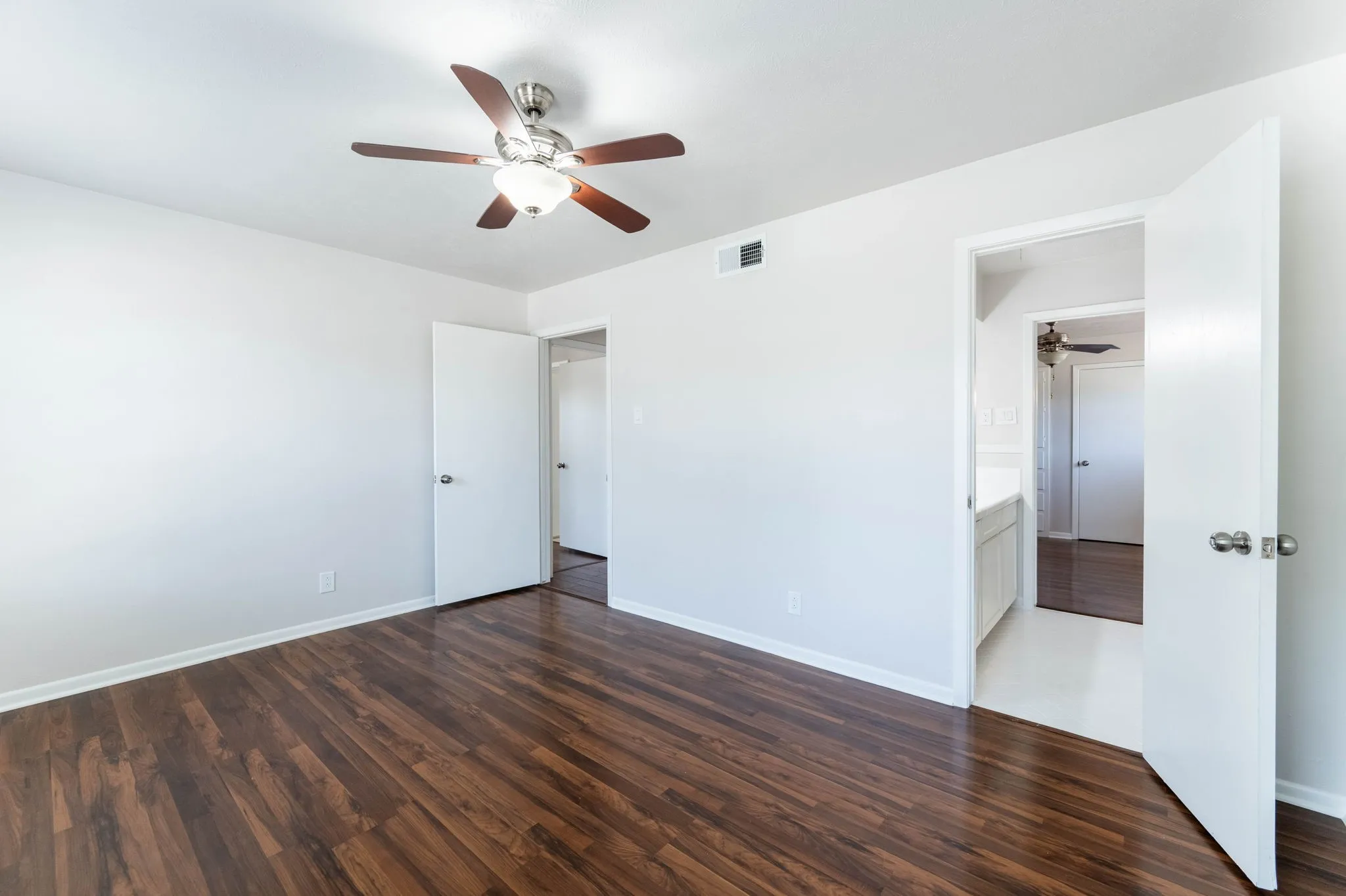 Single Family Residence For Sale in Dallas County , 4322 Ashville Drive, Garland, Texas 75041, 4 Bedroom, 2 Bathroom, 2 Garage spaces, 1,682 Sqft, built in 1964, mls#21390837, Real Estate Agent in Garland, Homes For Sale in Dallas county, Homes For Sale in Garland, Realtor in Garland Texas, Real Estate Brokerage Independent Realty Texas, Luminita Cordes Realtor