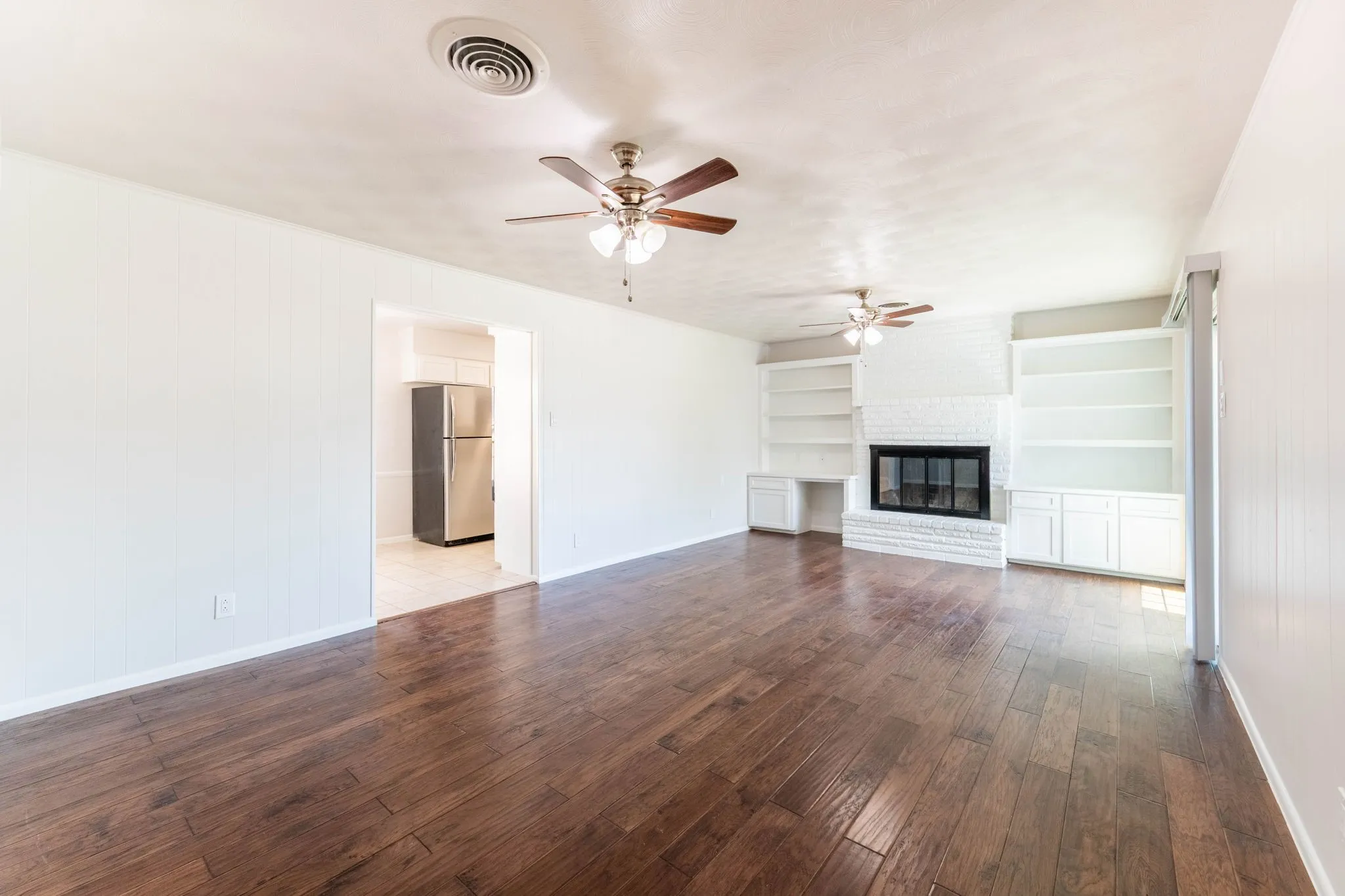 Single Family Residence For Sale in Dallas County , 4322 Ashville Drive, Garland, Texas 75041, 4 Bedroom, 2 Bathroom, 2 Garage spaces, 1,682 Sqft, built in 1964, mls#21390837, Real Estate Agent in Garland, Homes For Sale in Dallas county, Homes For Sale in Garland, Realtor in Garland Texas, Real Estate Brokerage Independent Realty Texas, Luminita Cordes Realtor