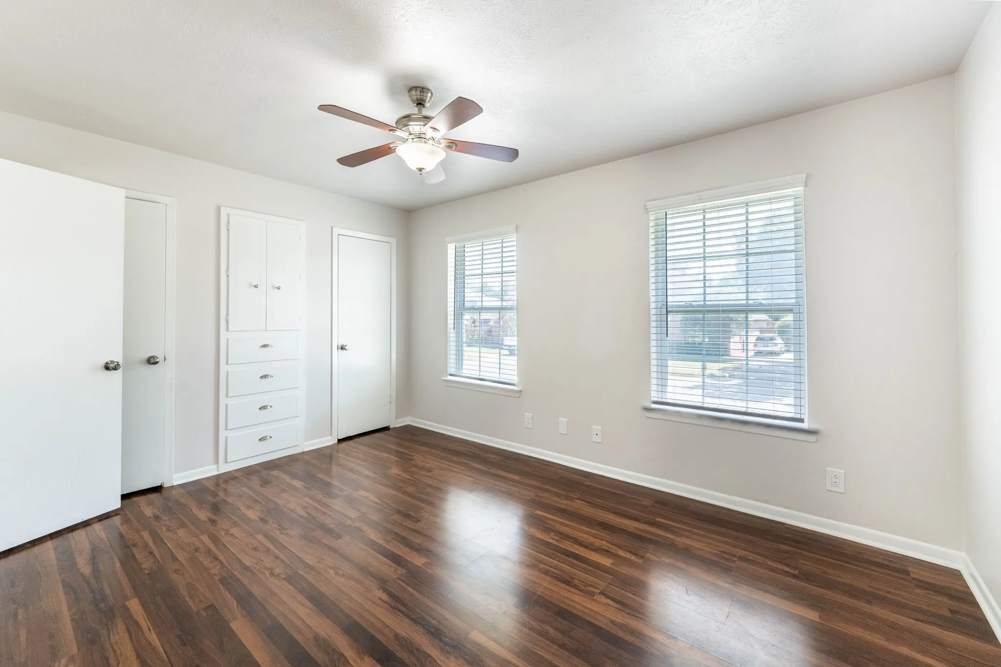 Single Family Residence For Sale in Dallas County , 4322 Ashville Drive, Garland, Texas 75041, 4 Bedroom, 2 Bathroom, 2 Garage spaces, 1,682 Sqft, built in 1964, mls#21390837, Real Estate Agent in Garland, Homes For Sale in Dallas county, Homes For Sale in Garland, Realtor in Garland Texas, Real Estate Brokerage Independent Realty Texas, Luminita Cordes Realtor