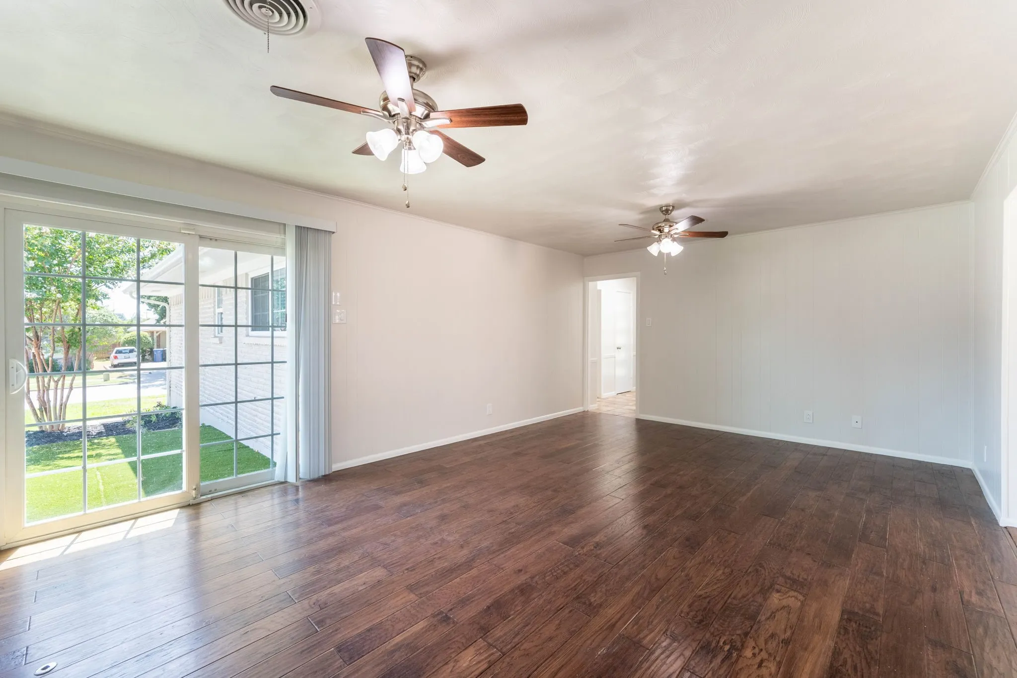 Single Family Residence For Sale in Dallas County , 4322 Ashville Drive, Garland, Texas 75041, 4 Bedroom, 2 Bathroom, 2 Garage spaces, 1,682 Sqft, built in 1964, mls#21390837, Real Estate Agent in Garland, Homes For Sale in Dallas county, Homes For Sale in Garland, Realtor in Garland Texas, Real Estate Brokerage Independent Realty Texas, Luminita Cordes Realtor