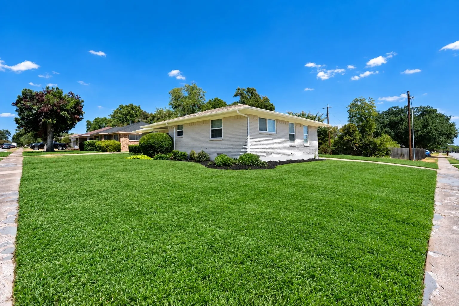 Single Family Residence For Sale in Dallas County , 4322 Ashville Drive, Garland, Texas 75041, 4 Bedroom, 2 Bathroom, 2 Garage spaces, 1,682 Sqft, built in 1964, mls#21390837, Real Estate Agent in Garland, Homes For Sale in Dallas county, Homes For Sale in Garland, Realtor in Garland Texas, Real Estate Brokerage Independent Realty Texas, Luminita Cordes Realtor