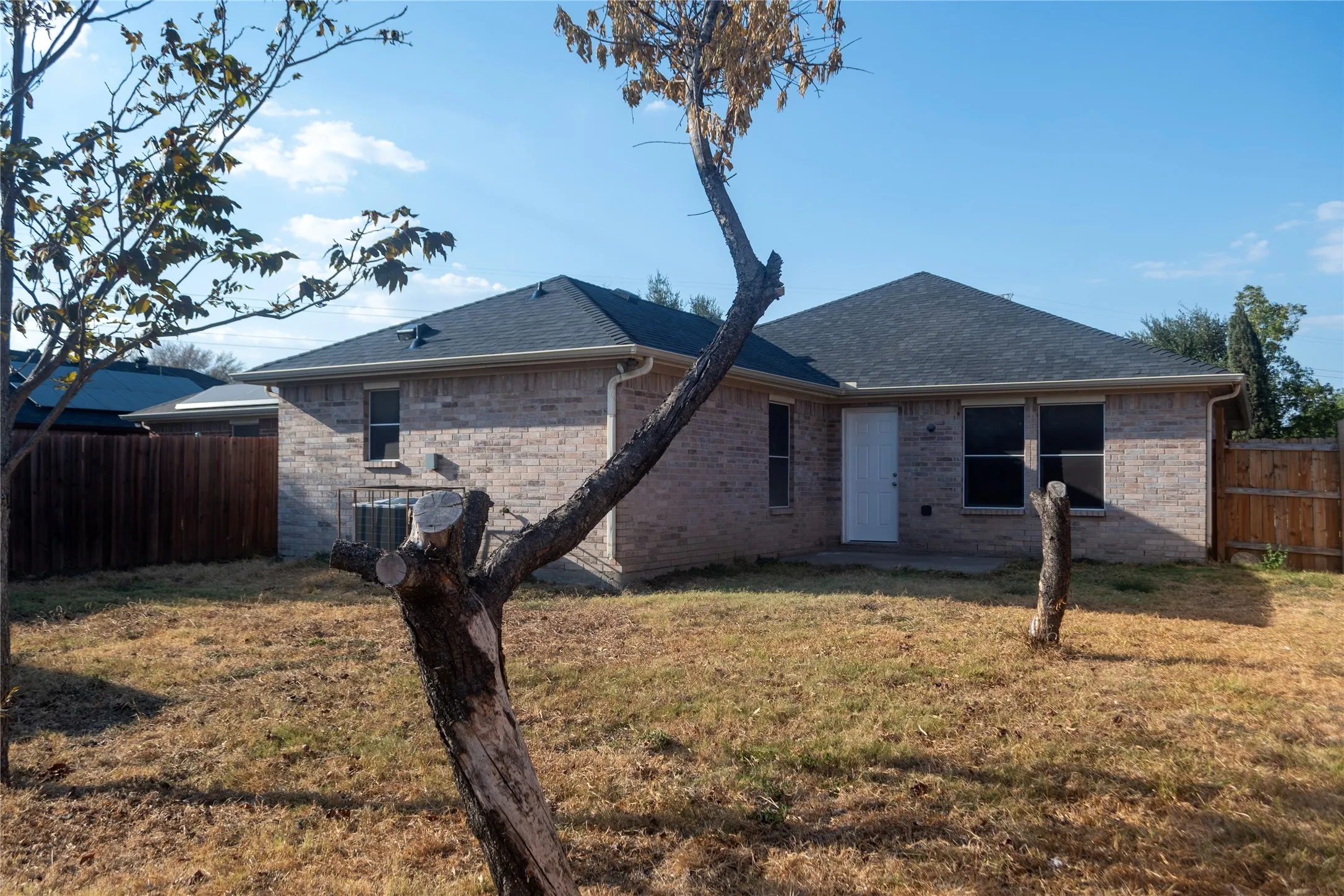 Single Family Residence For Sale in Dallas County , 8626 Cedar Post Court, Dallas, Texas 75227, 4 Bedroom, 2 Bathroom, 2 Garage spaces, 1,641 Sqft, built in 2010, mls#21390933, Real Estate Agent in Dallas, Homes For Sale in Dallas county, Homes For Sale in Dallas, Realtor in Dallas Texas, Real Estate Brokerage Independent Realty Texas, Luminita Cordes Realtor