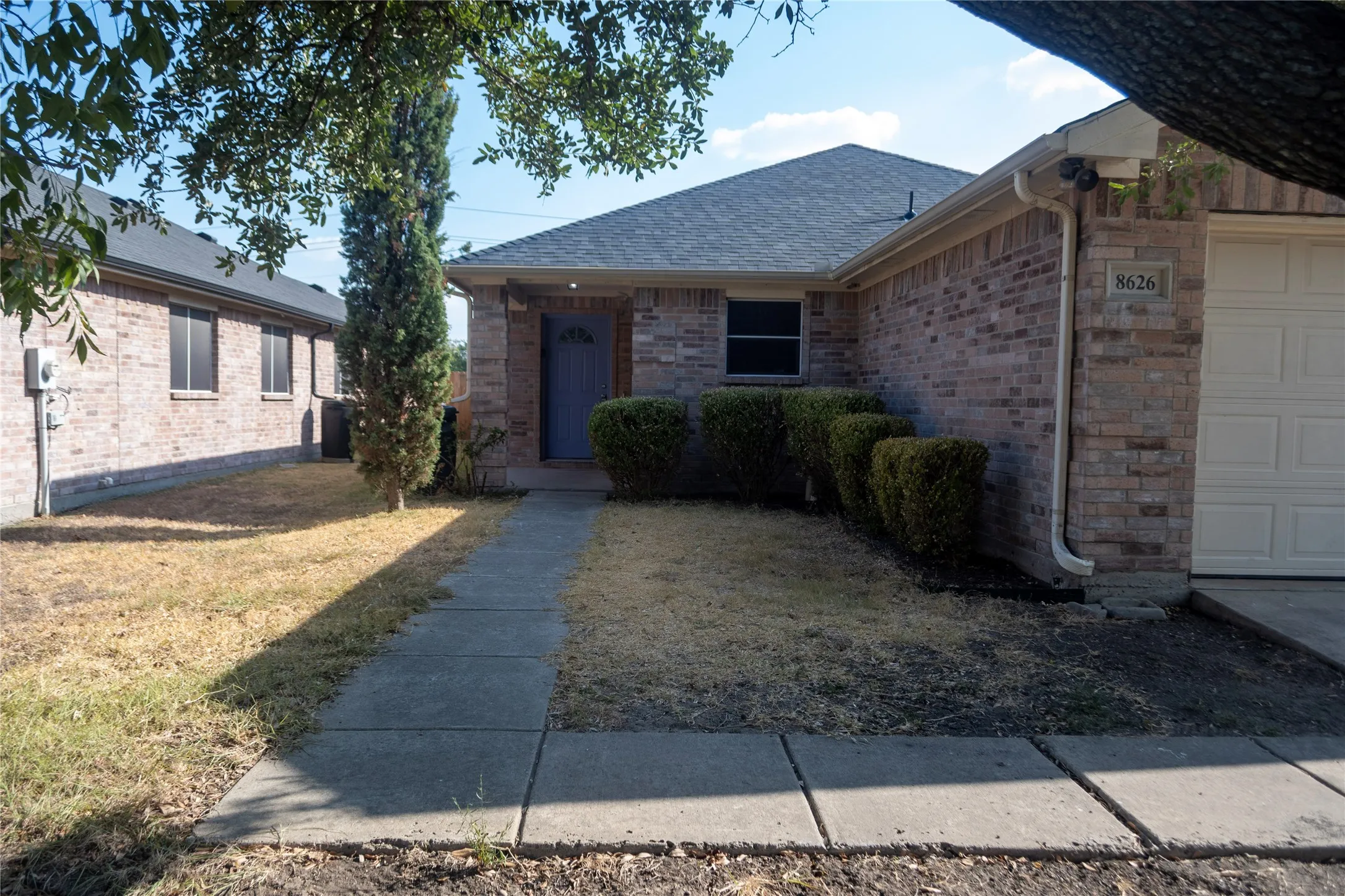Single Family Residence For Sale in Dallas County , 8626 Cedar Post Court, Dallas, Texas 75227, 4 Bedroom, 2 Bathroom, 2 Garage spaces, 1,641 Sqft, built in 2010, mls#21390933, Real Estate Agent in Dallas, Homes For Sale in Dallas county, Homes For Sale in Dallas, Realtor in Dallas Texas, Real Estate Brokerage Independent Realty Texas, Luminita Cordes Realtor