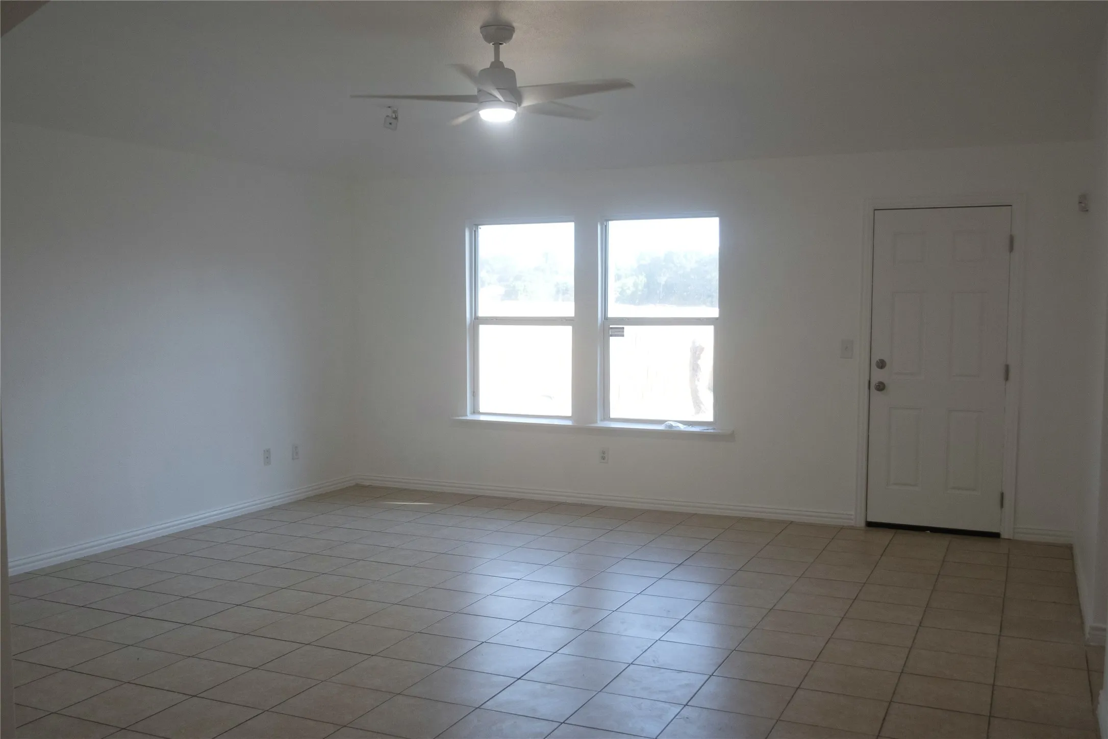 Single Family Residence For Sale in Dallas County , 8626 Cedar Post Court, Dallas, Texas 75227, 4 Bedroom, 2 Bathroom, 2 Garage spaces, 1,641 Sqft, built in 2010, mls#21390933, Real Estate Agent in Dallas, Homes For Sale in Dallas county, Homes For Sale in Dallas, Realtor in Dallas Texas, Real Estate Brokerage Independent Realty Texas, Luminita Cordes Realtor