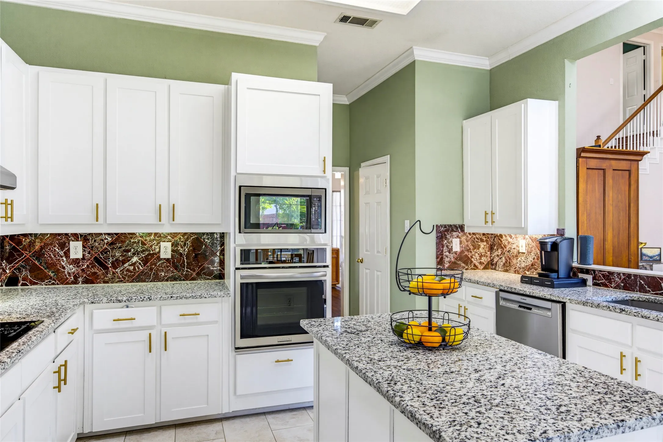 Built in microwave oven and wall oven add easy and convenience.....