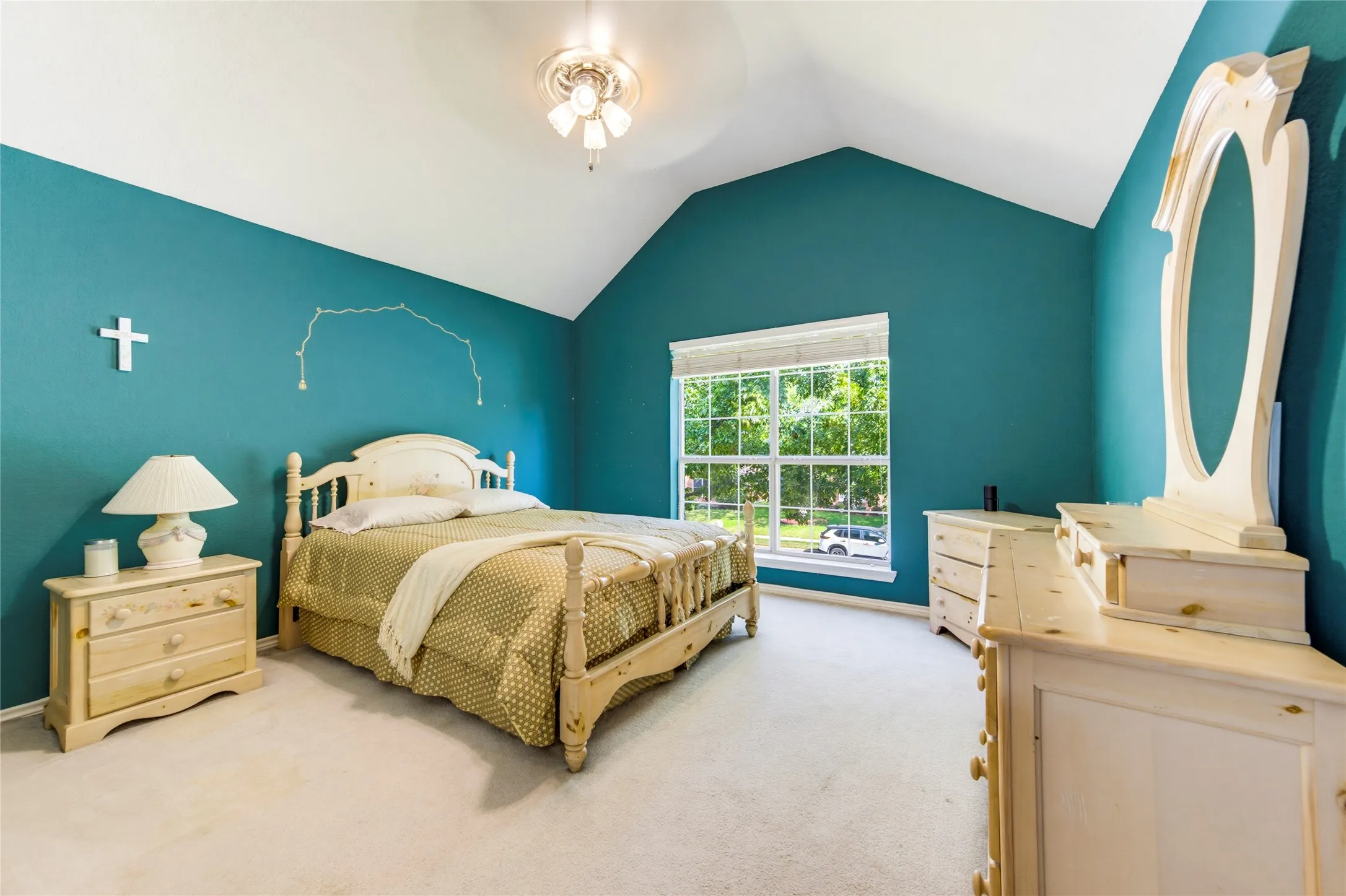Great sized 2nd bedroom with vaulted ceiling with an attached ceiling fan and light fixture....