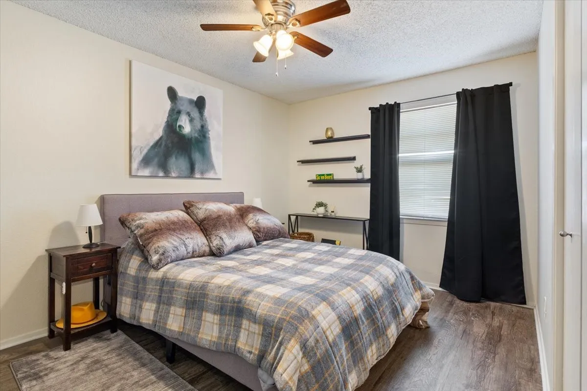 Condominium For Sale in Mc Lennan County , 1214 Baylor Avenue 202, Waco, Texas 76706, 2 Bedroom, 2 Bathroom, Garage spaces, 832 Sqft, built in 1983, mls#21390270, Real Estate Agent in Waco, Homes For Sale in Mc Lennan county, Homes For Sale in Waco, Realtor in Waco Texas, Real Estate Brokerage Independent Realty Texas, Luminita Cordes Realtor